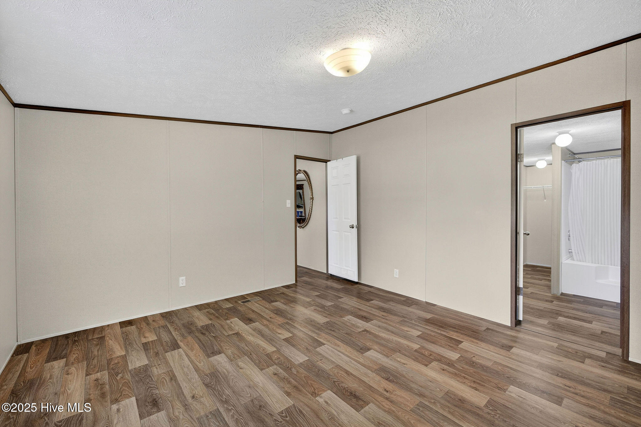 100537876 | Photo 28