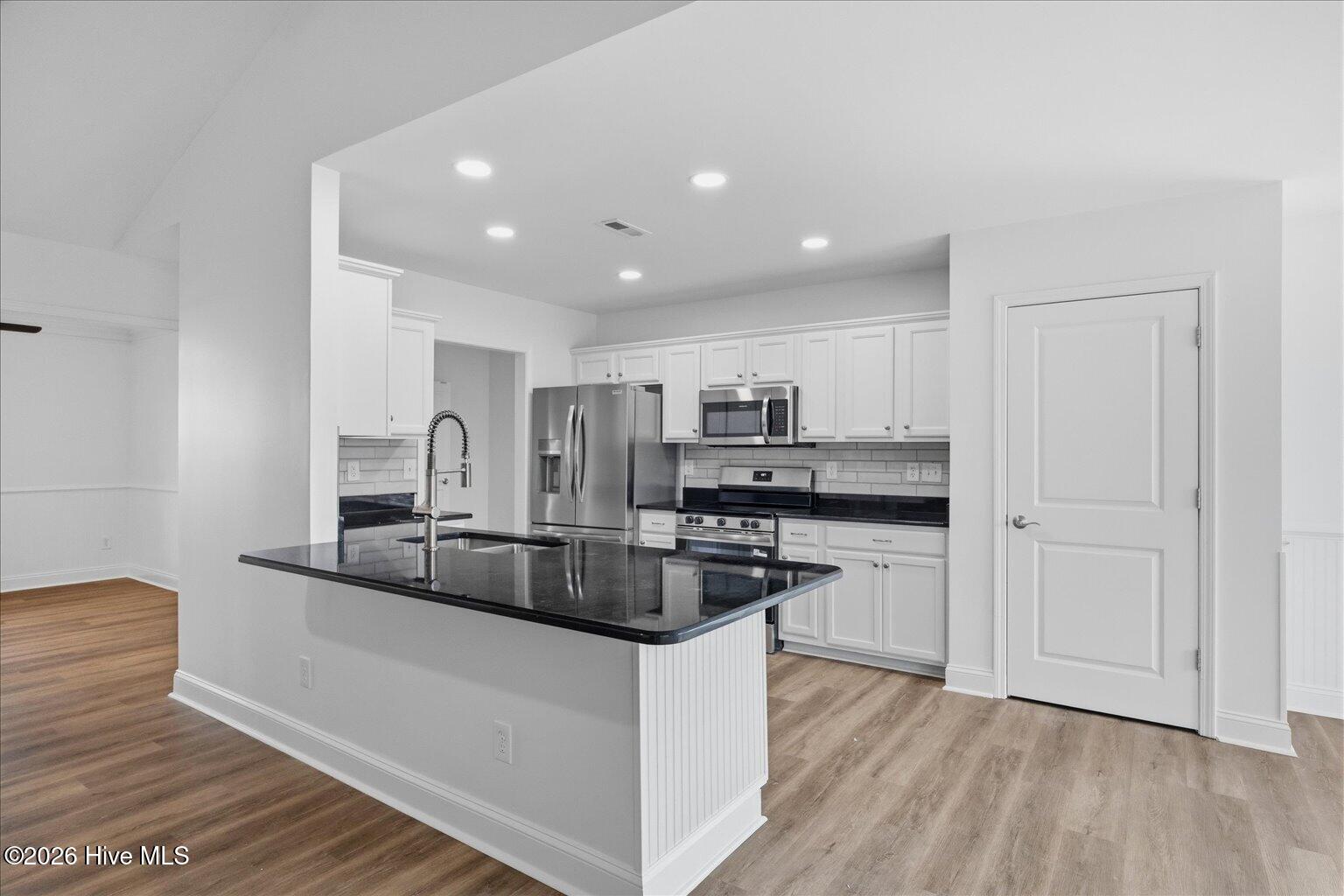 100557430 | Photo 23