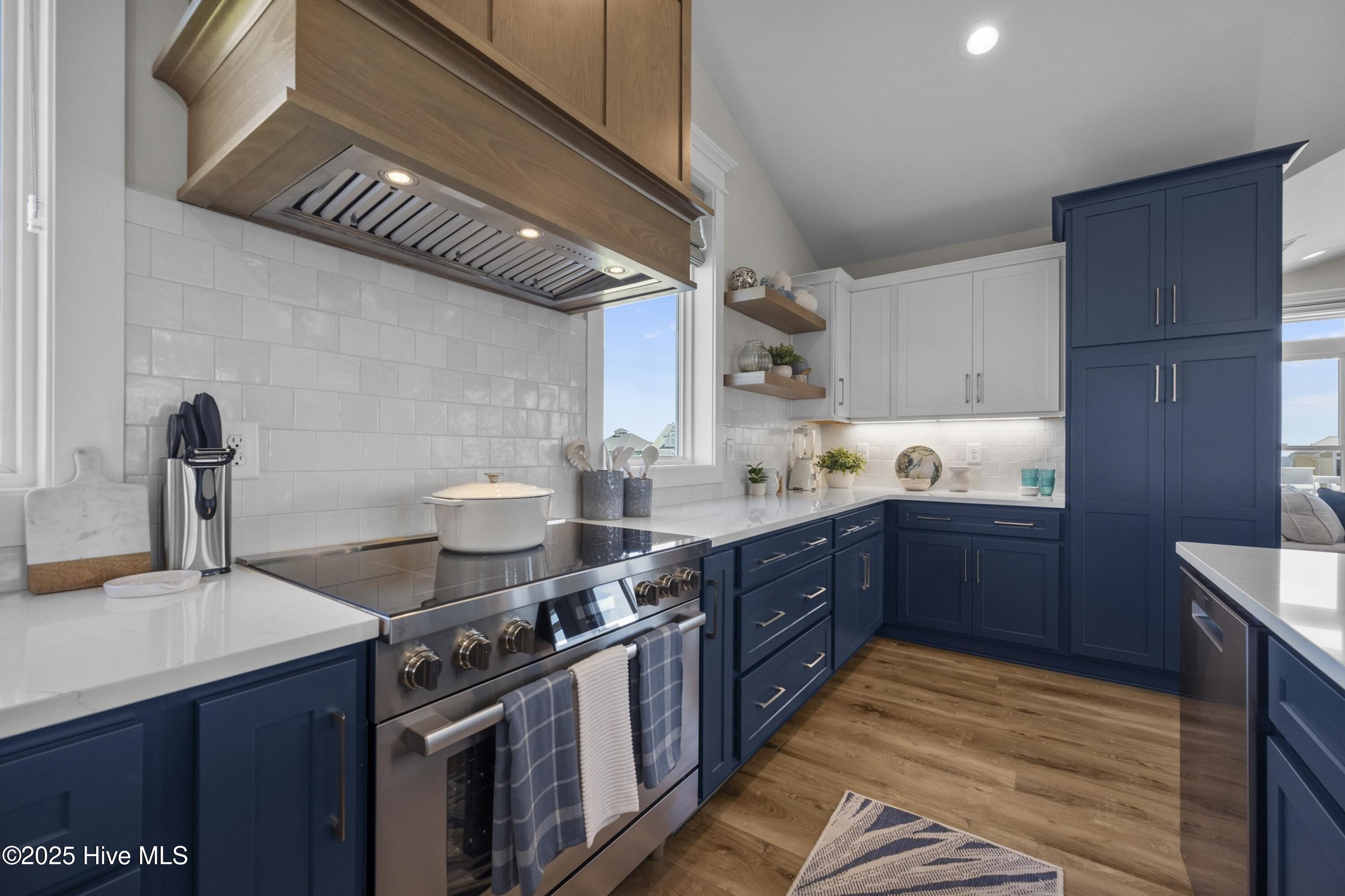 100510701 | Photo 21