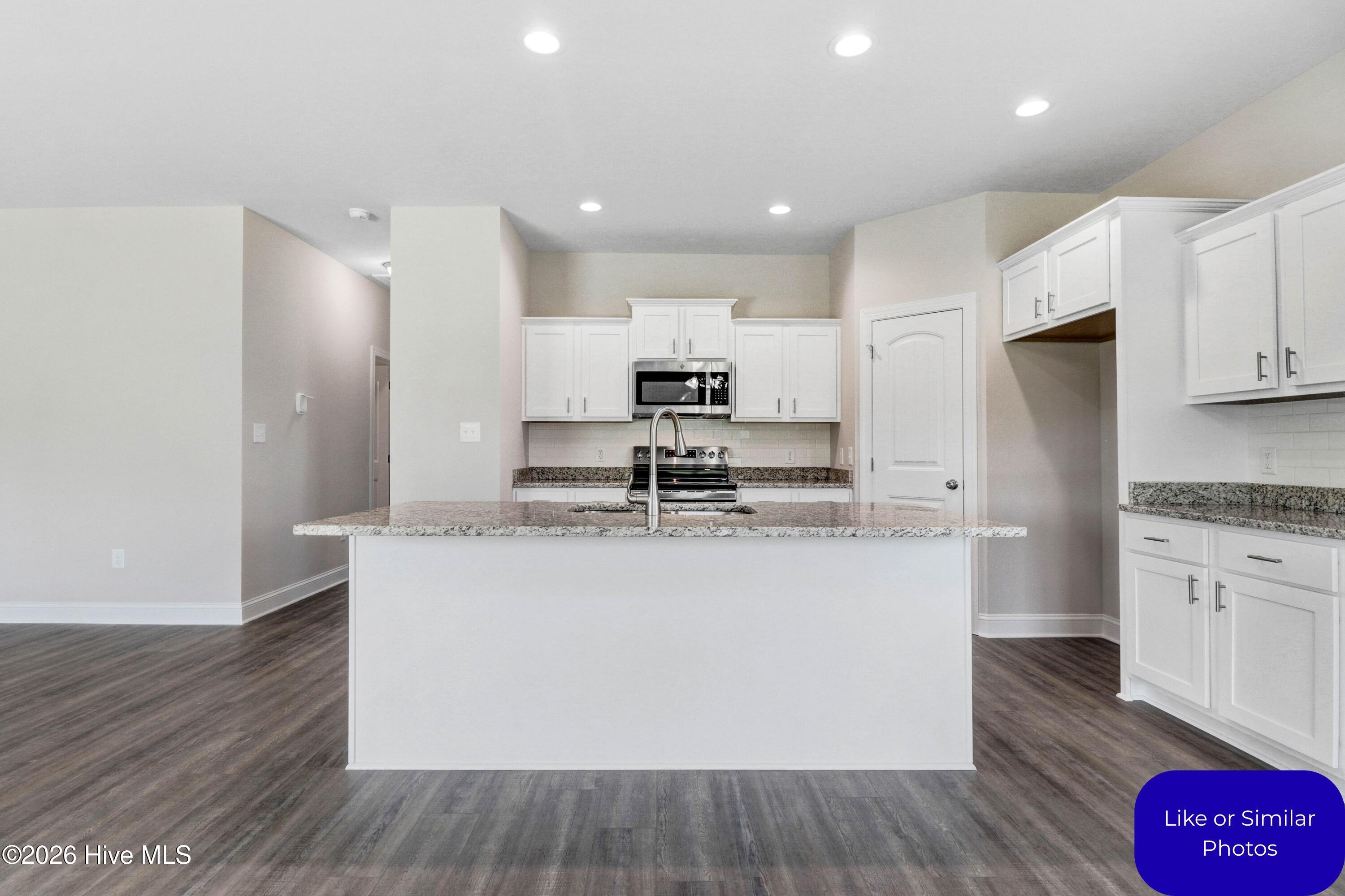 100570212 | Photo 15