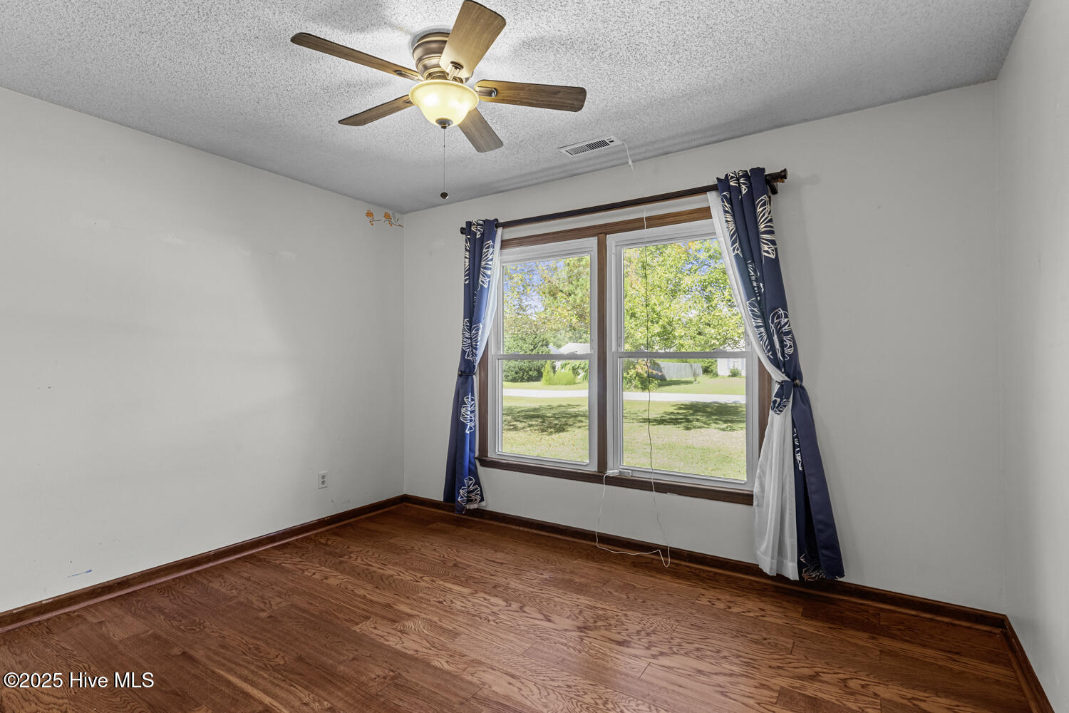 100532865 | Photo 14