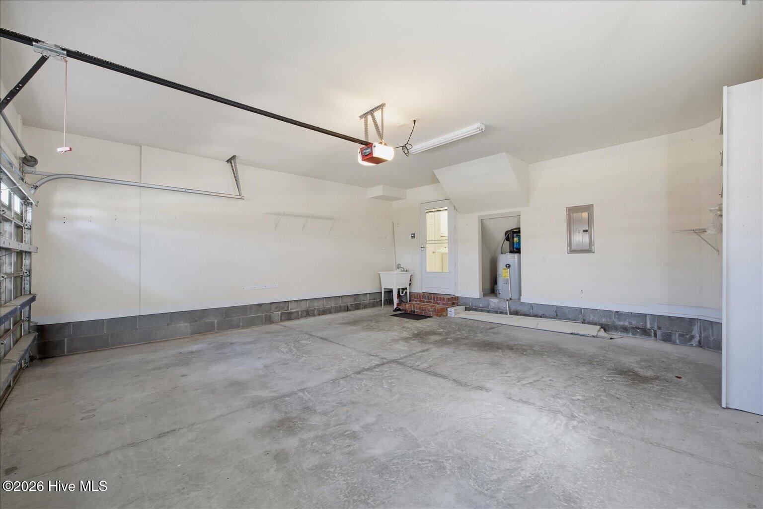 100568811 | Photo 36