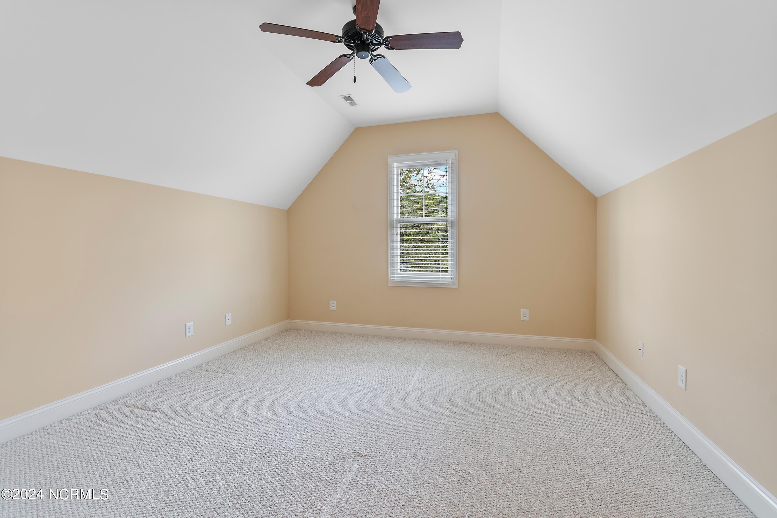 100547754 | Photo 24