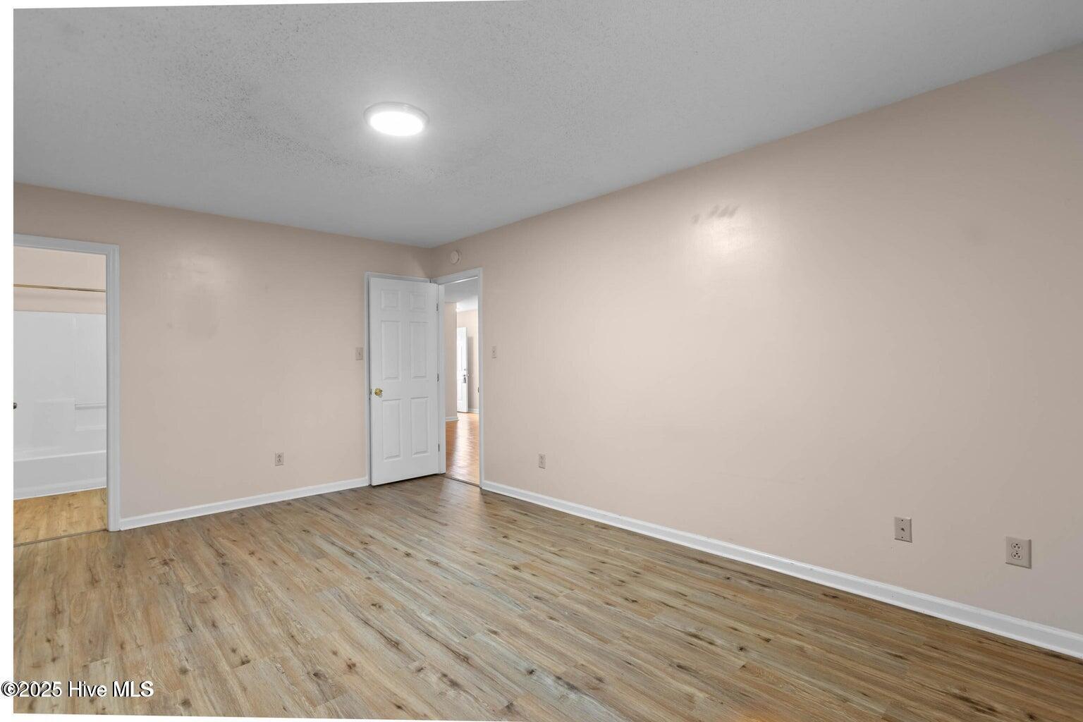 100545292 | Photo 11