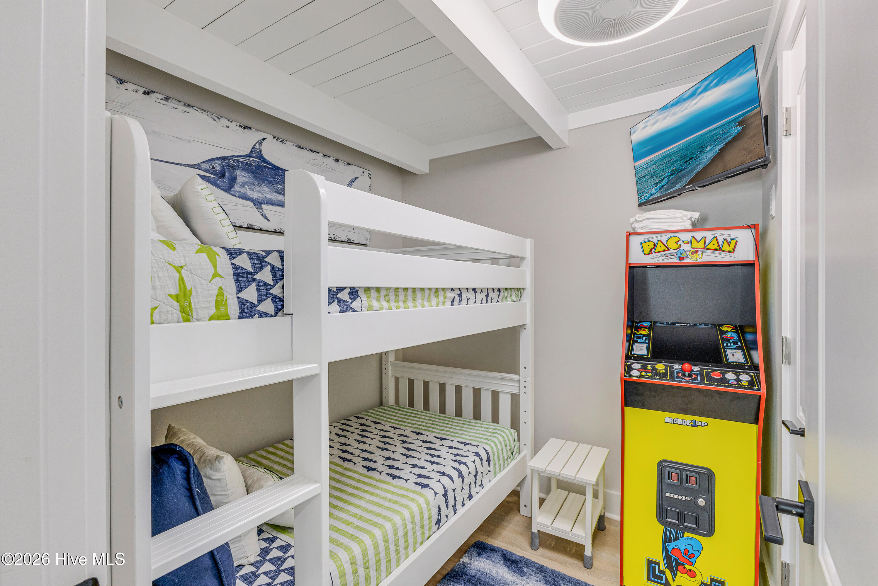 100547923 | Photo 22