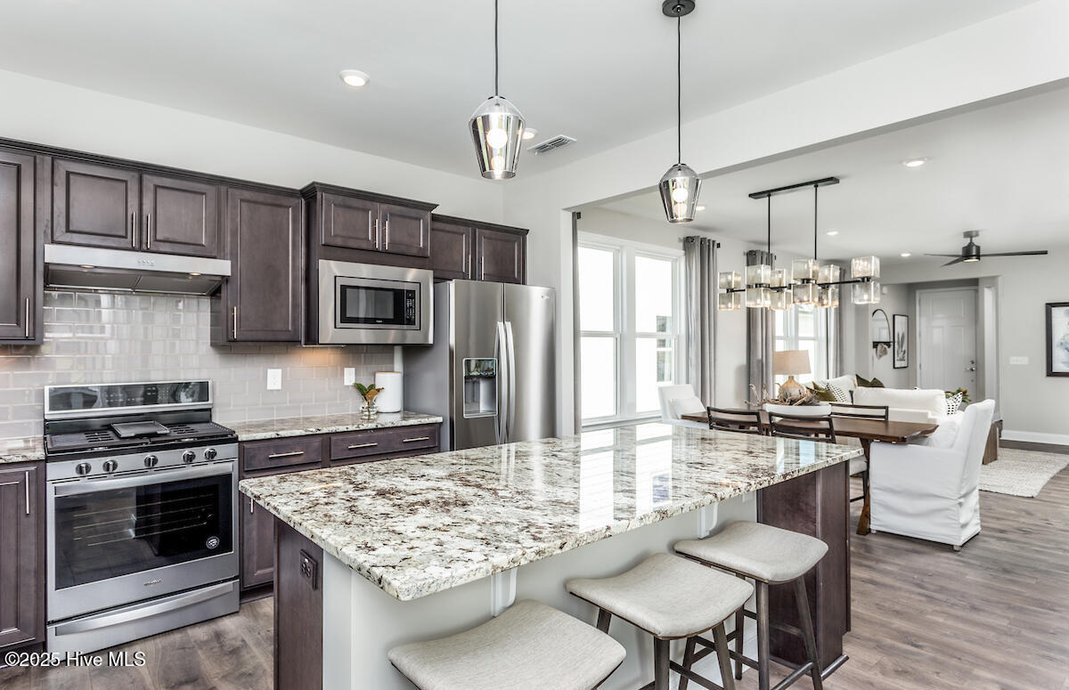 100540893 | Photo 13