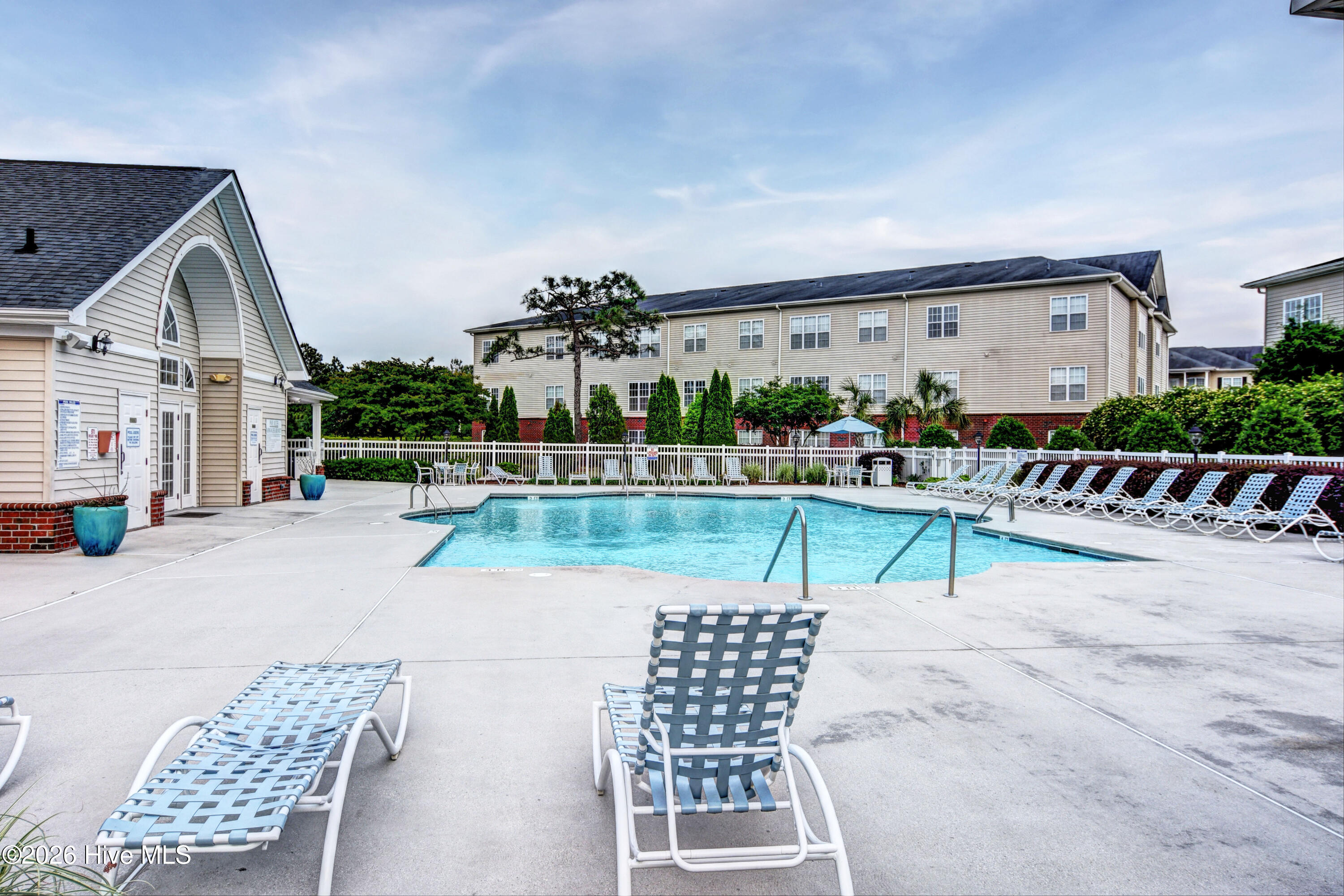 100549399 | Photo 36