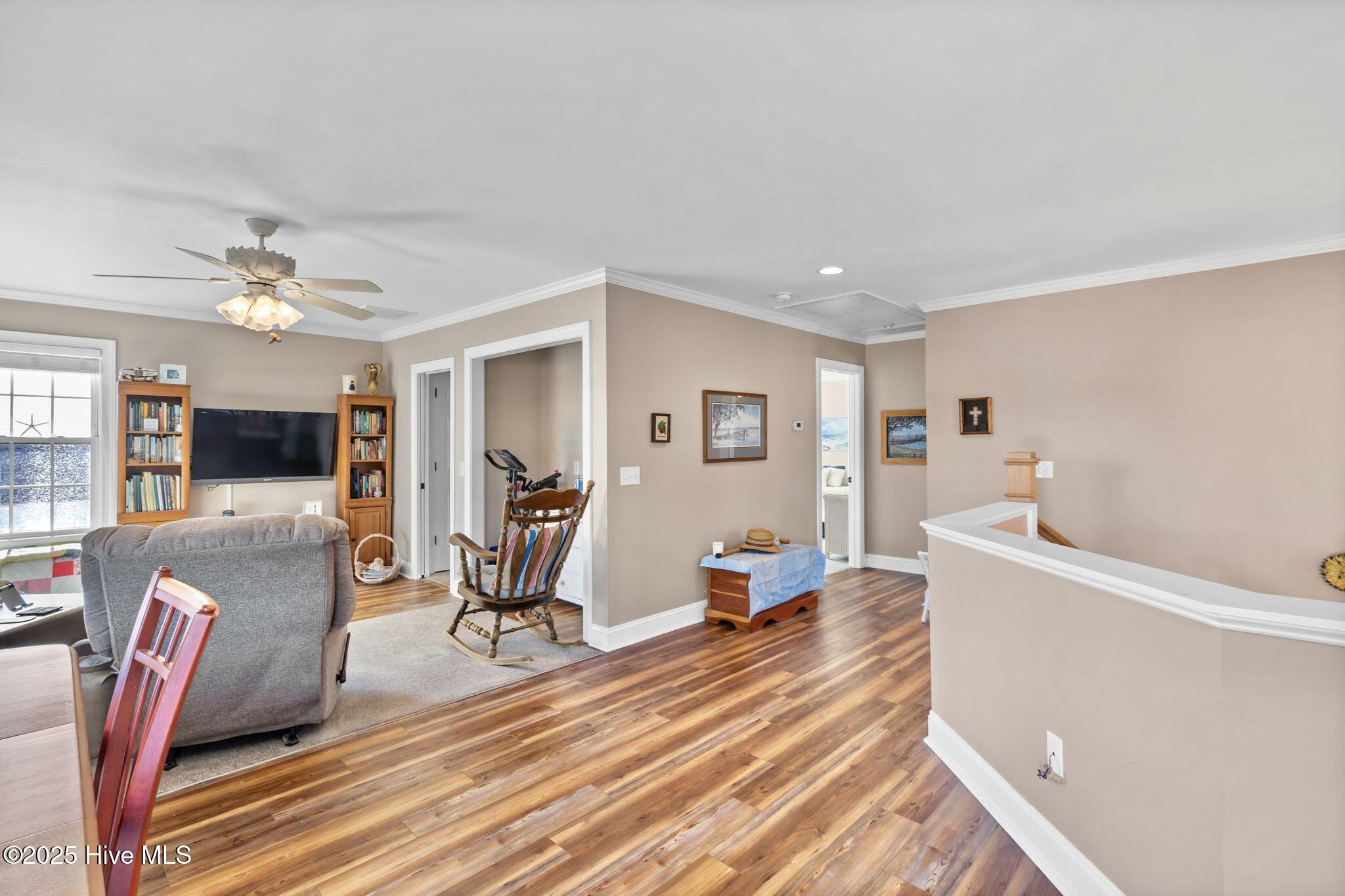 100543841 | Photo 35