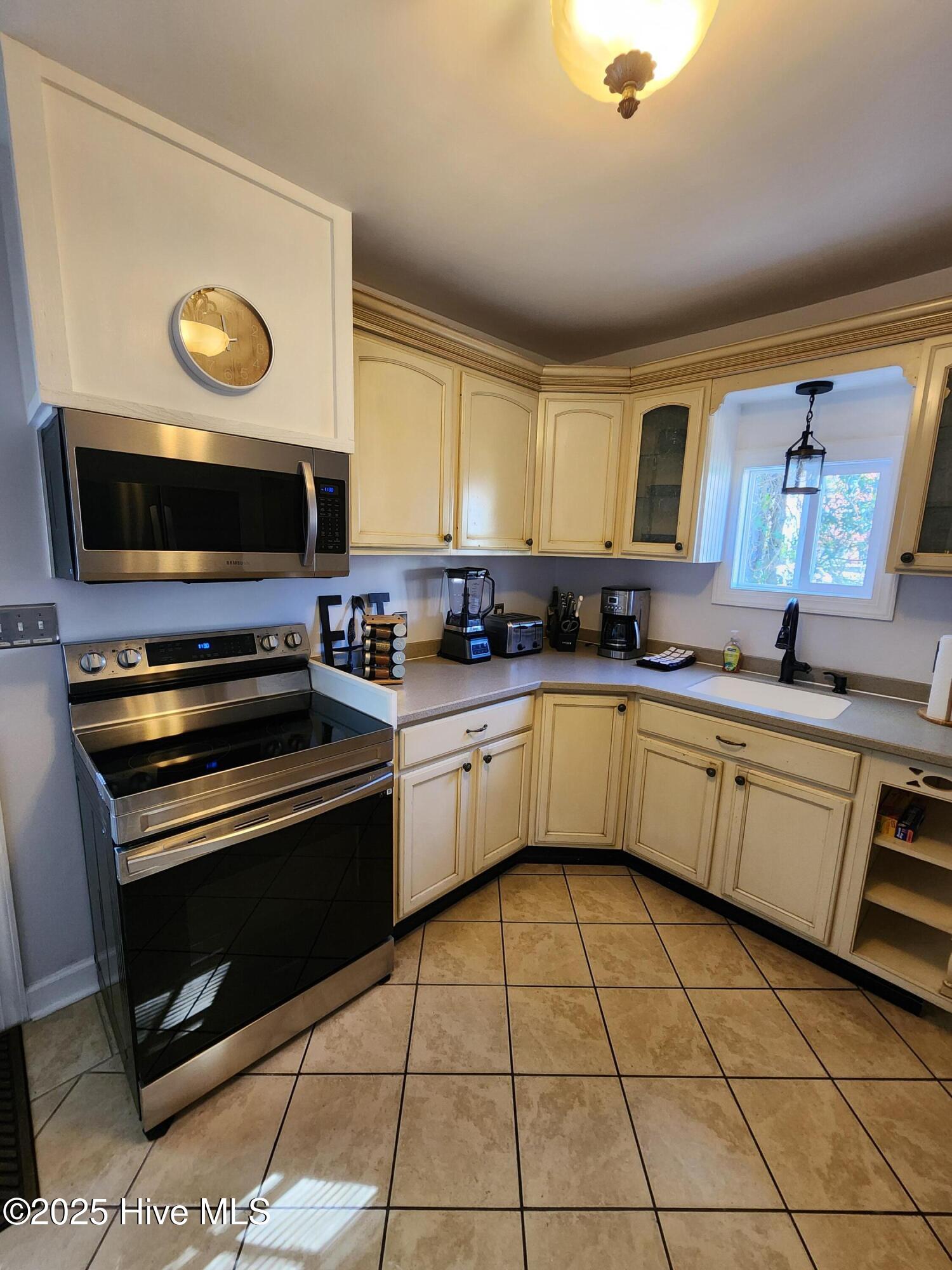 100543884 | Photo 15