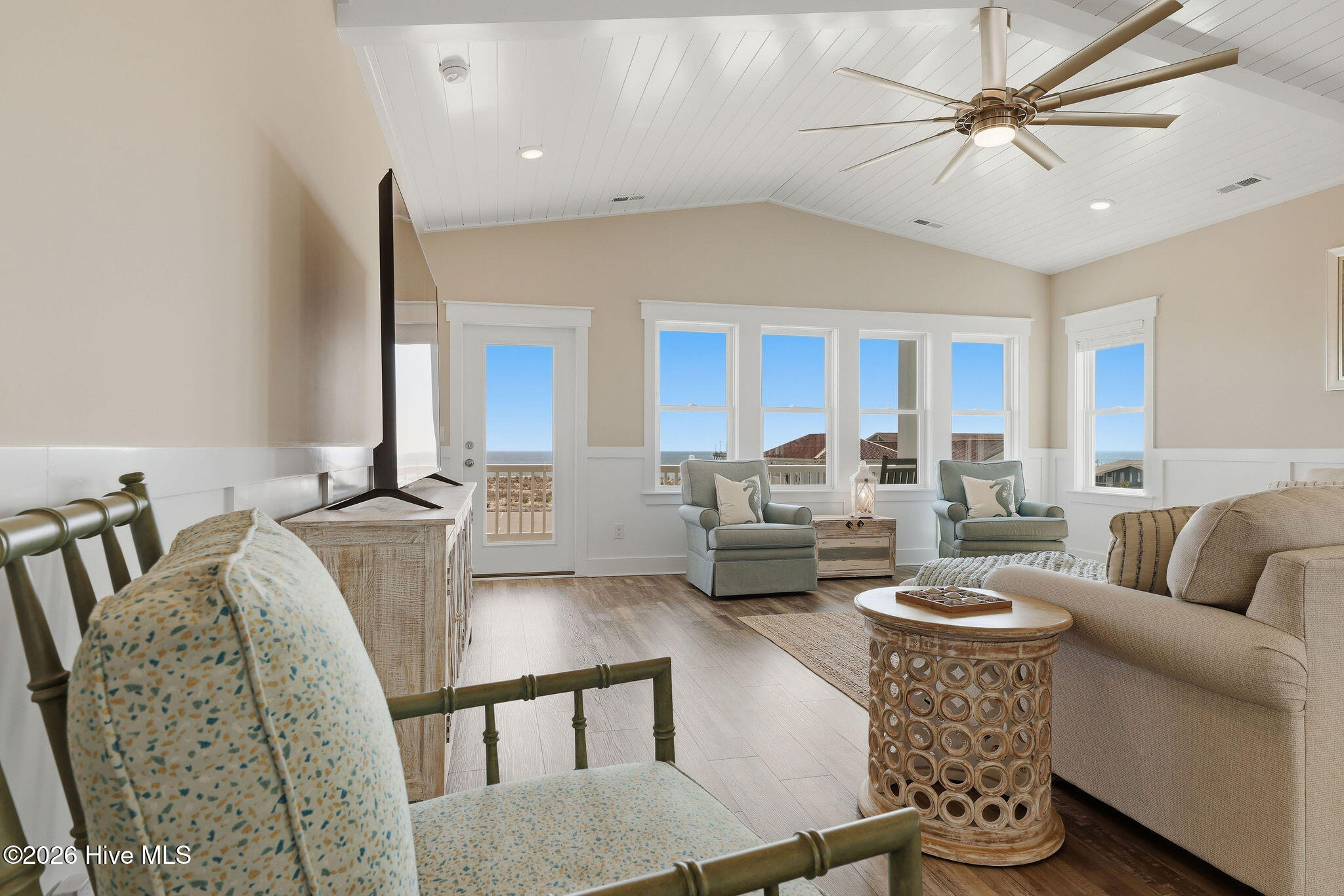 100559118 | Photo 15