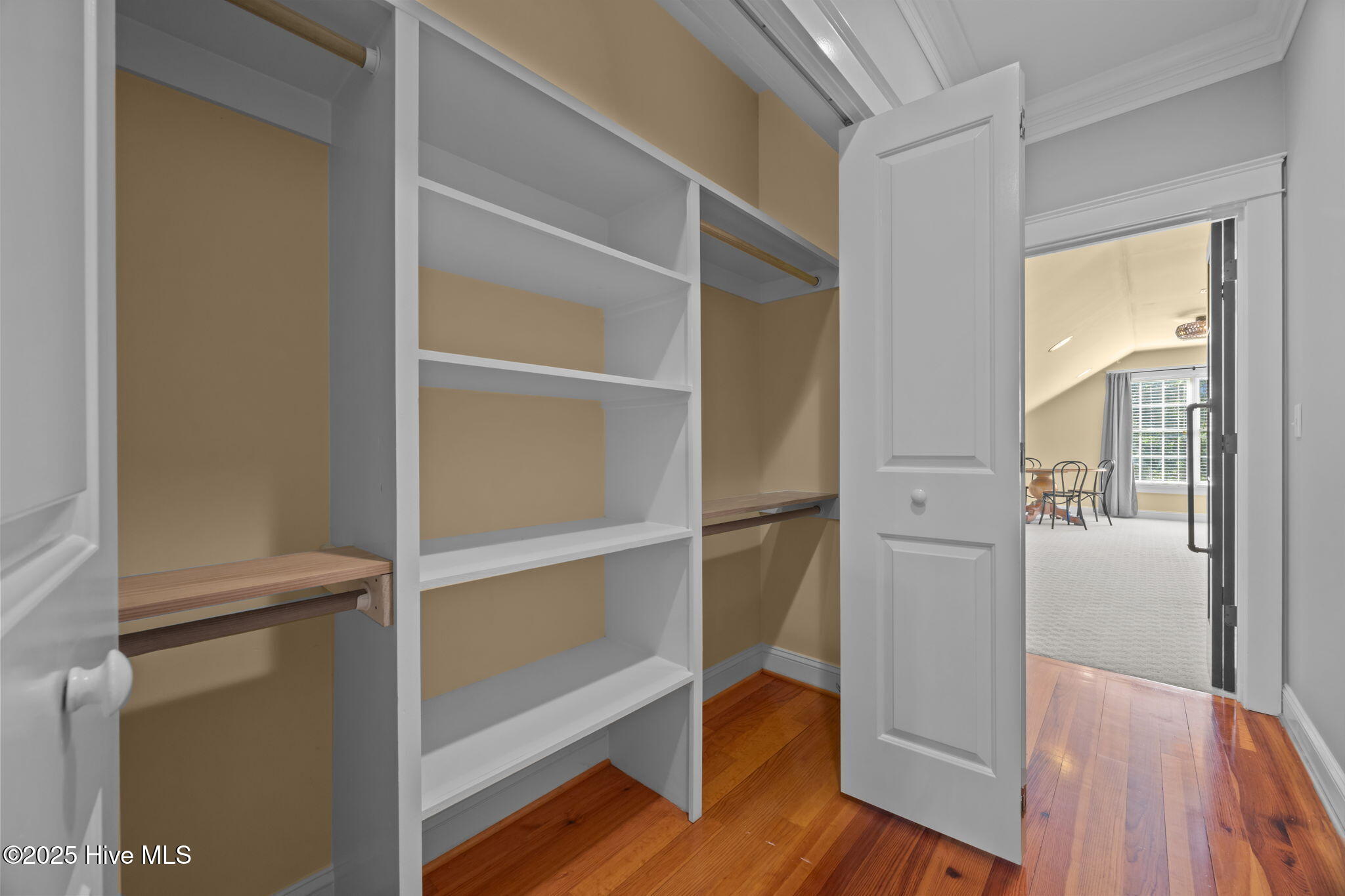 100518834 | Photo 44