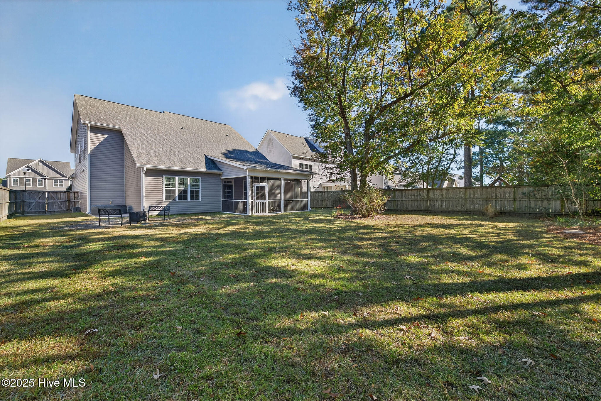 100541825 | Photo 47