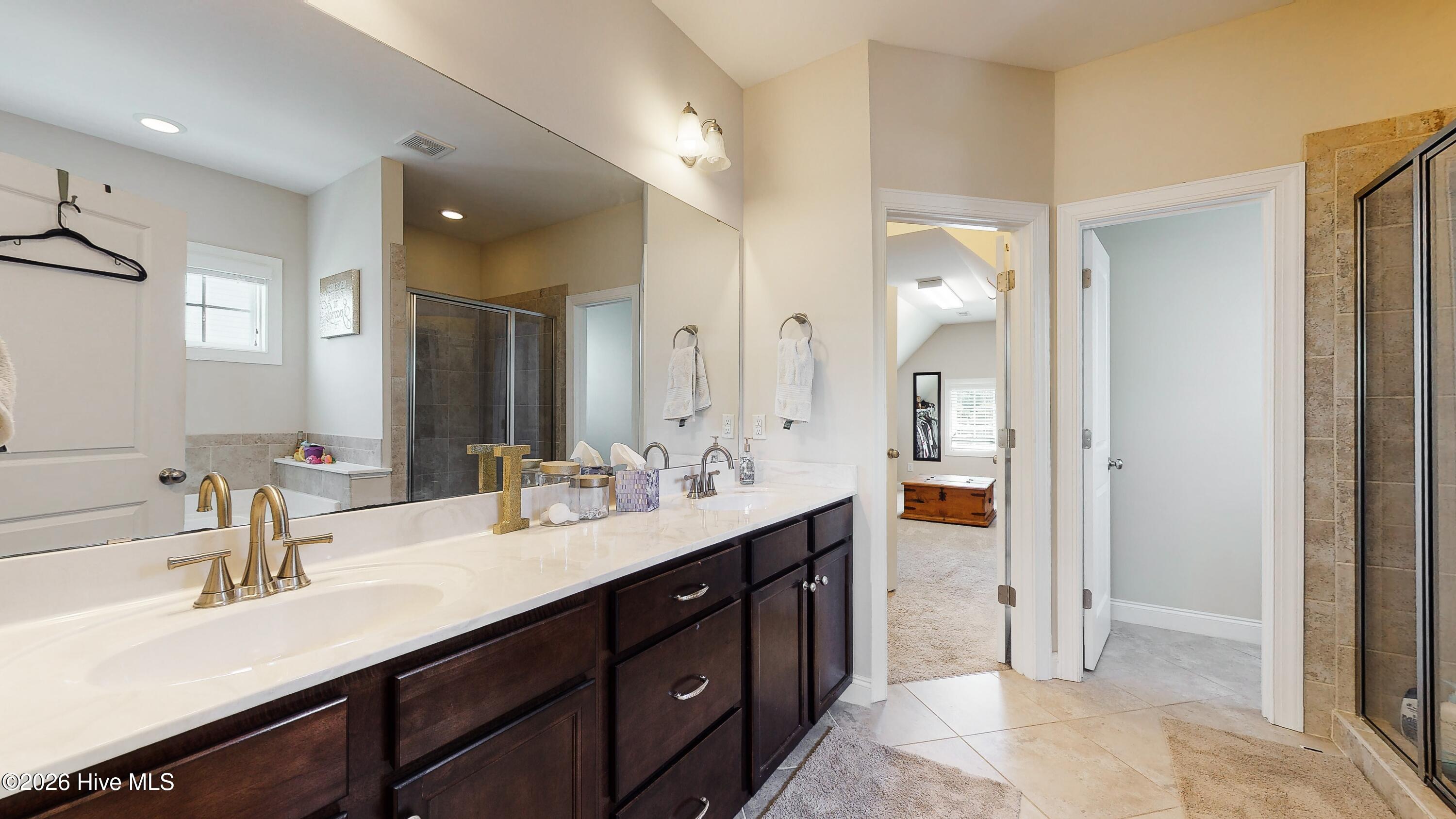 100570158 | Photo 27