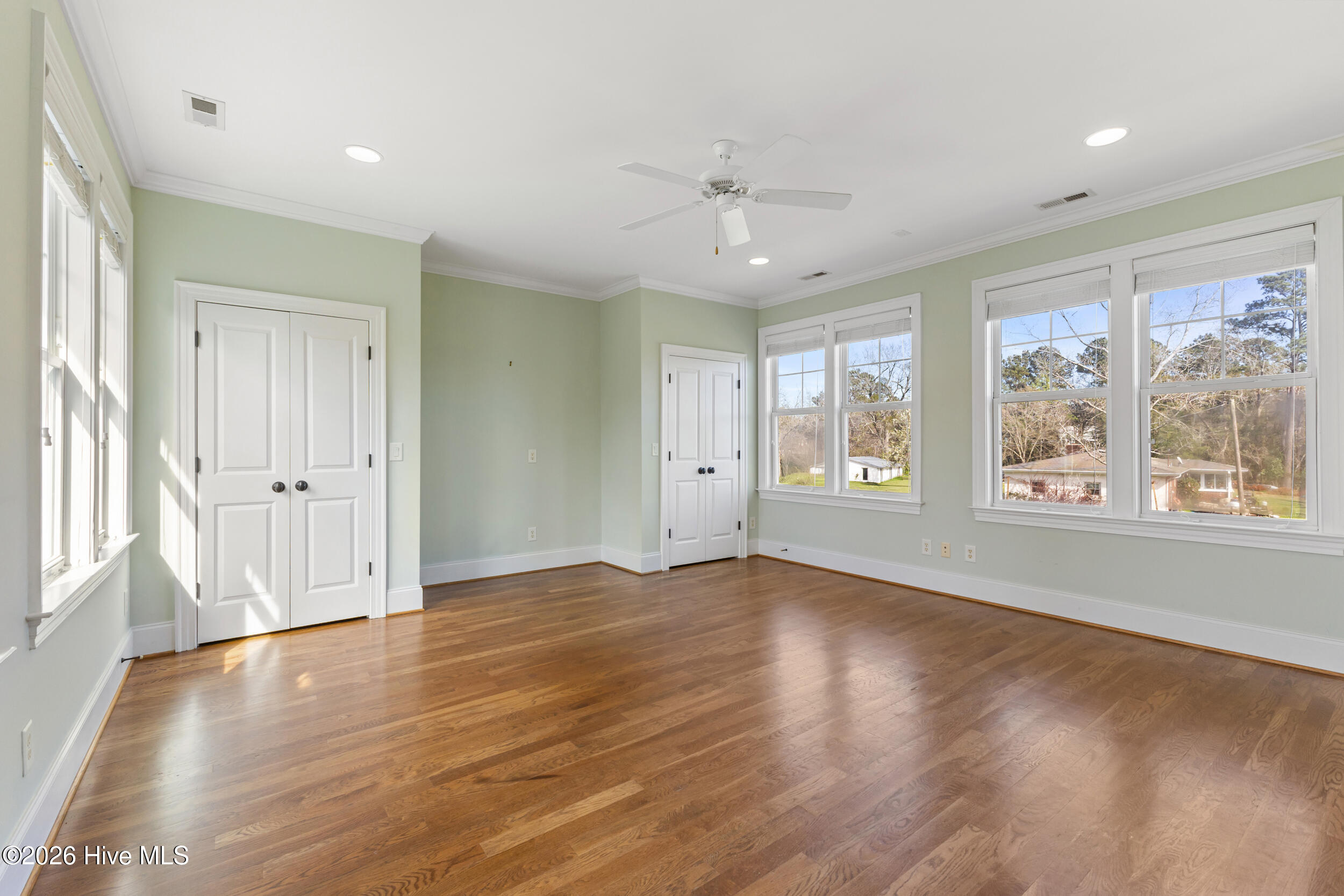 100561690 | Photo 43