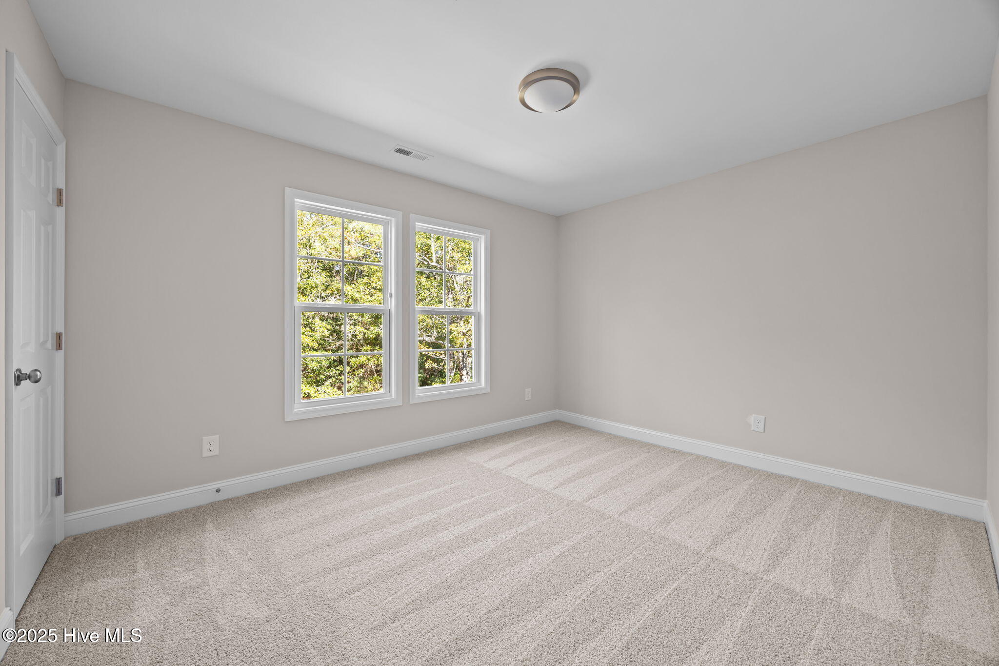 100509349 | Photo 26