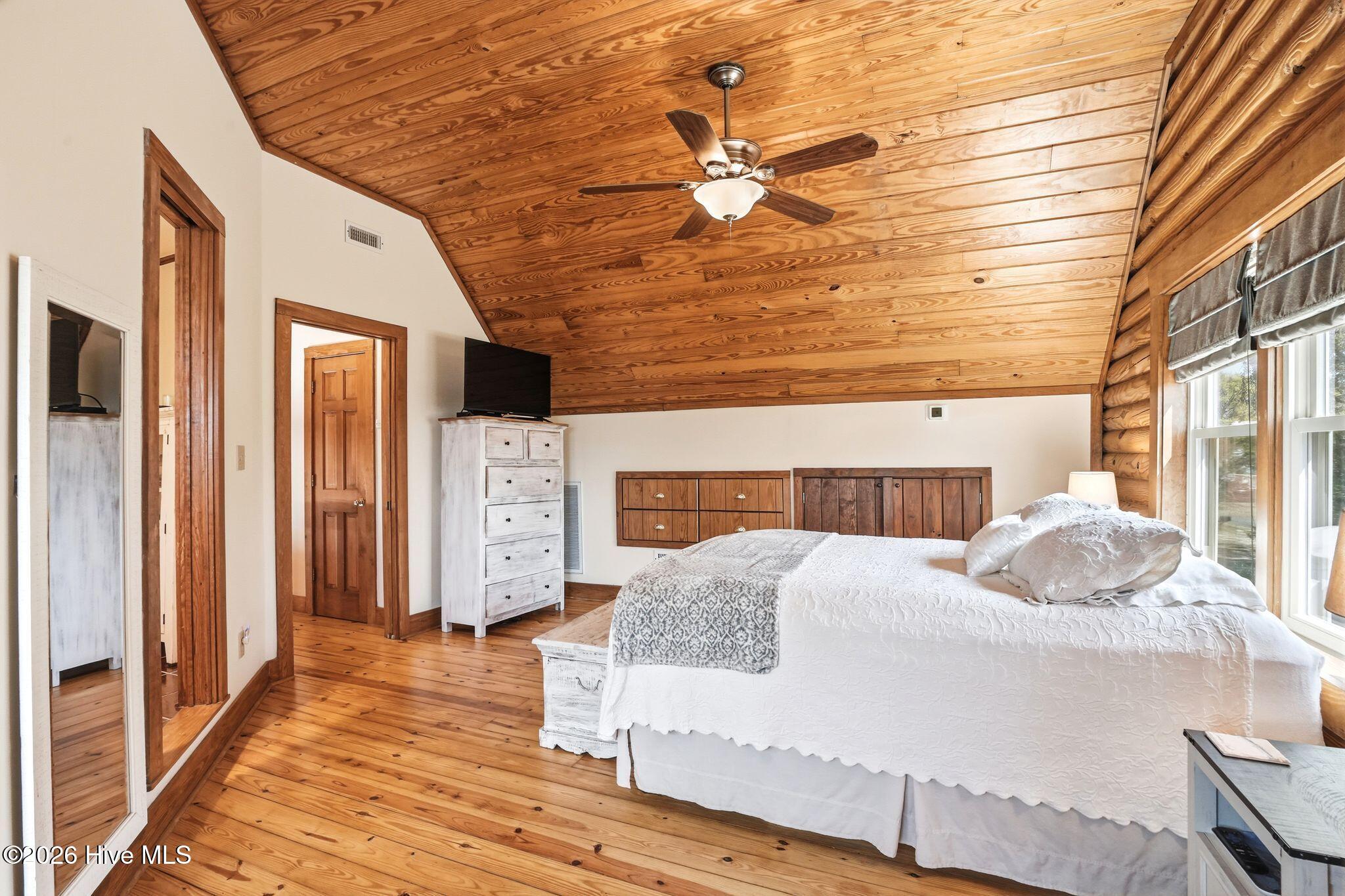 100565055 | Photo 45