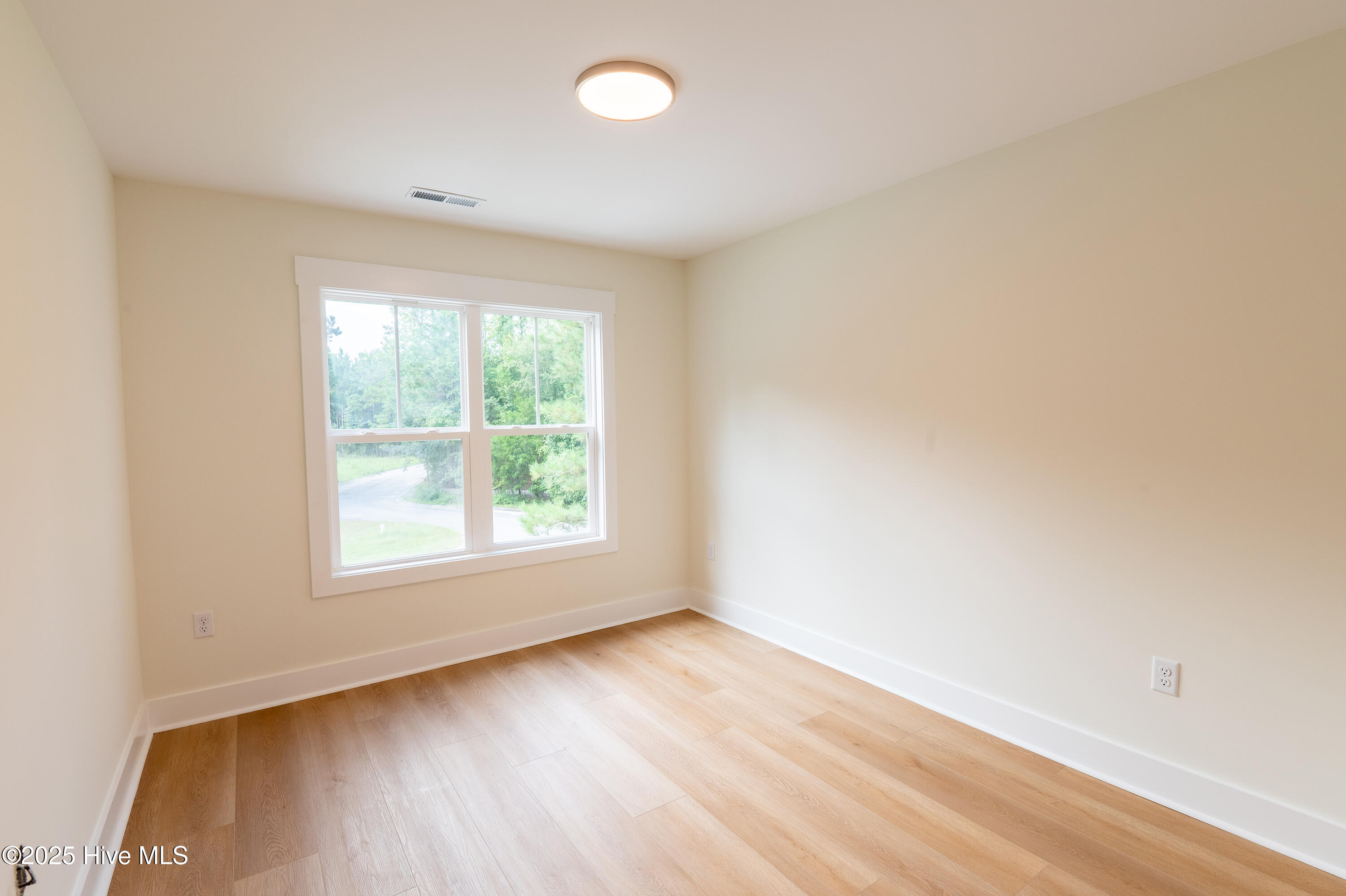 100518450 | Photo 24