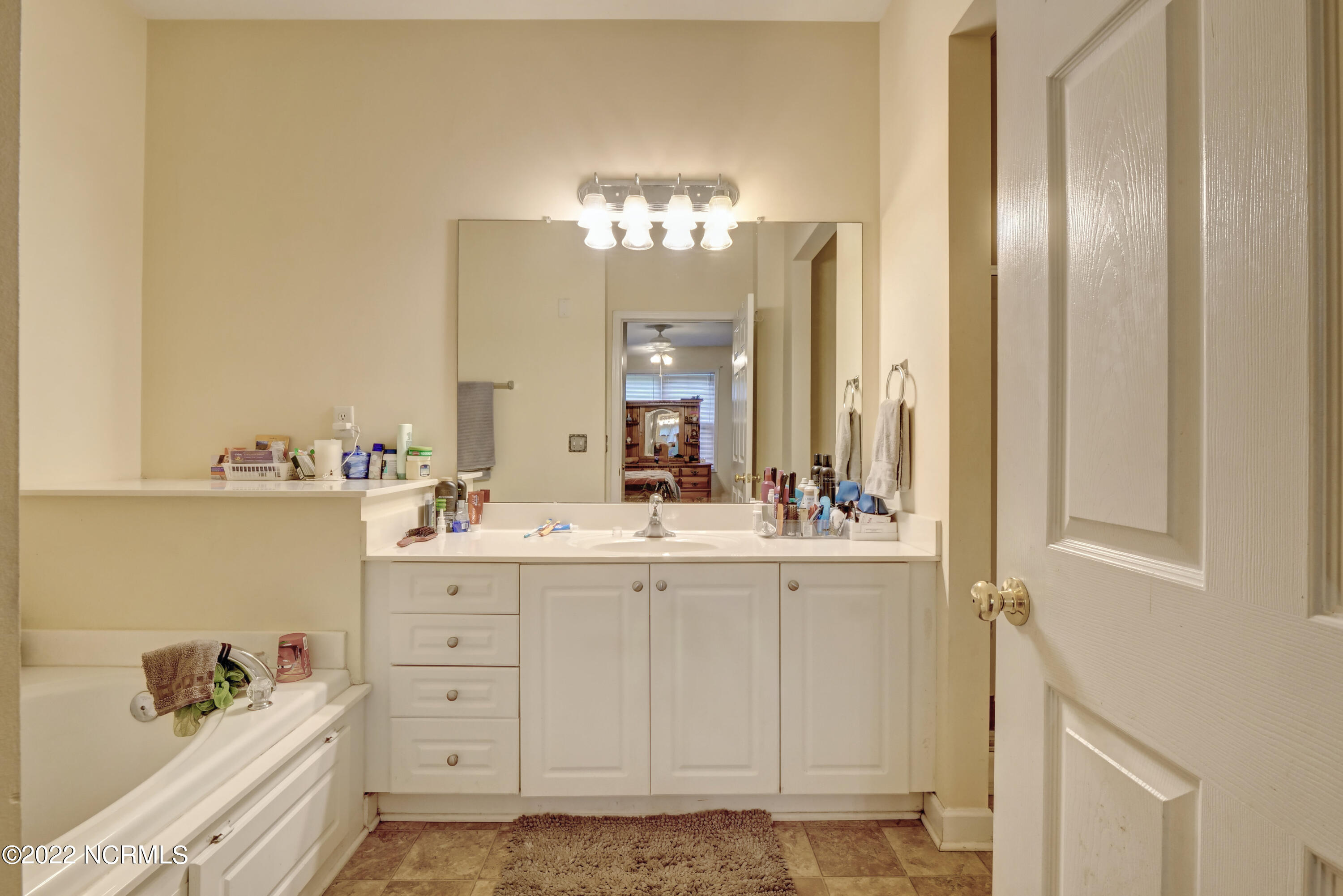 100550235 | Photo 25