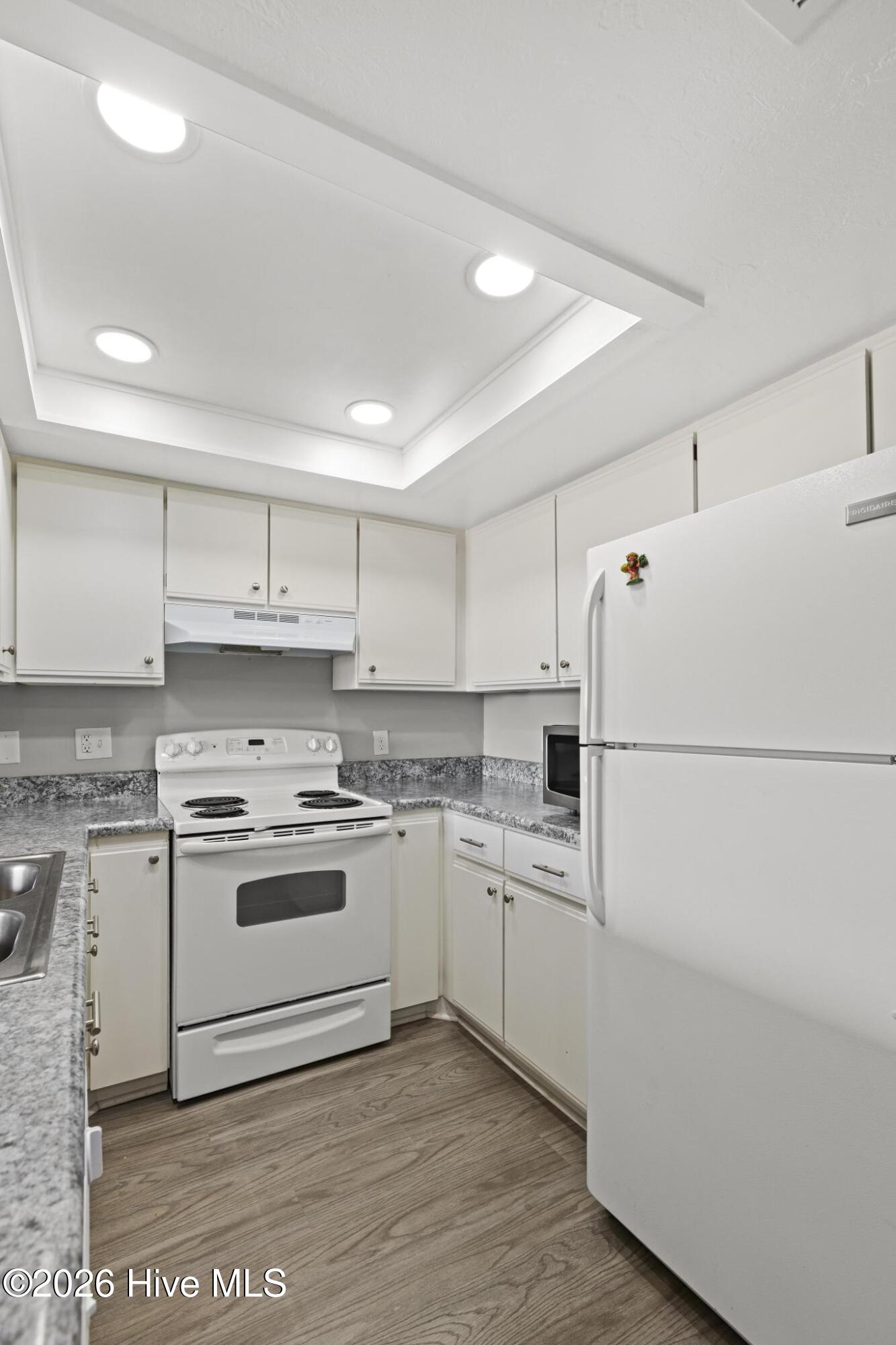 100555648 | Photo 10