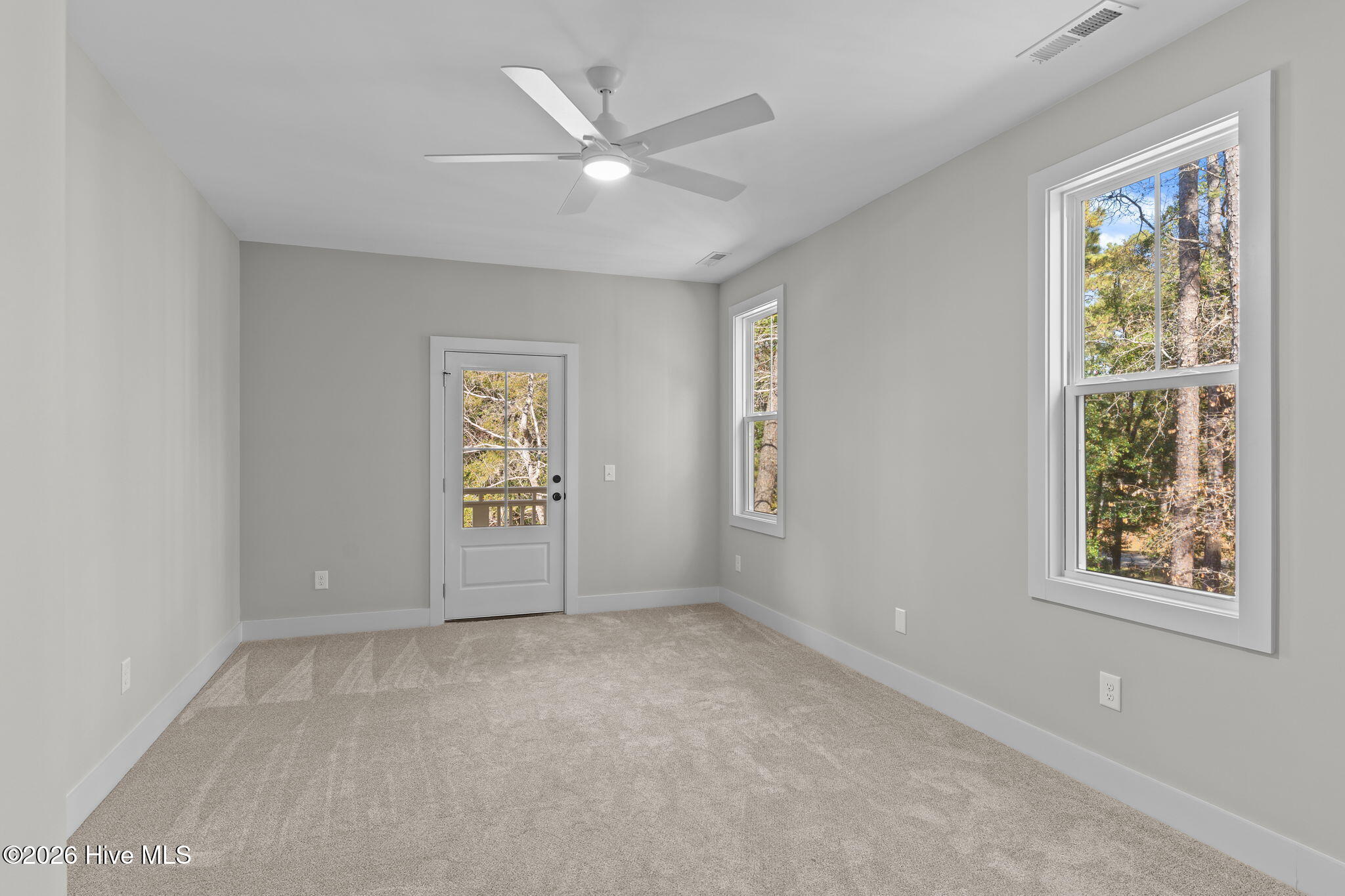 100548925 | Photo 32