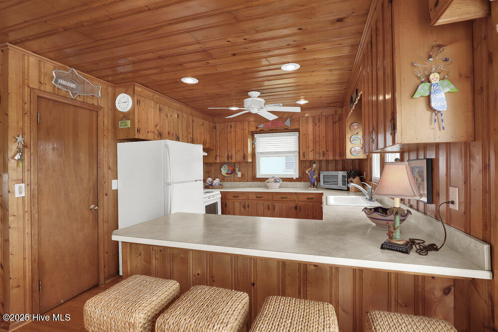 100524042 | Photo 11