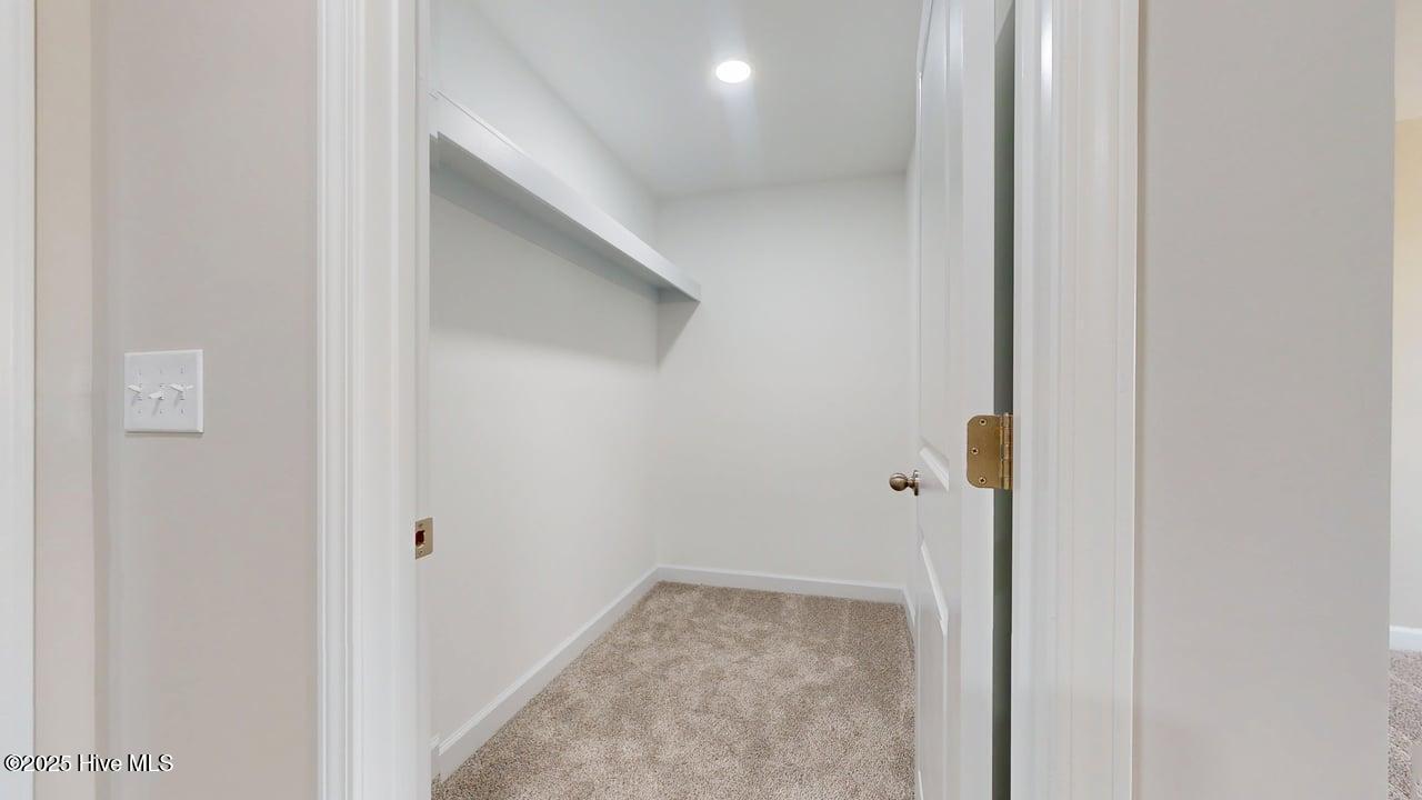 100542027 | Photo 38