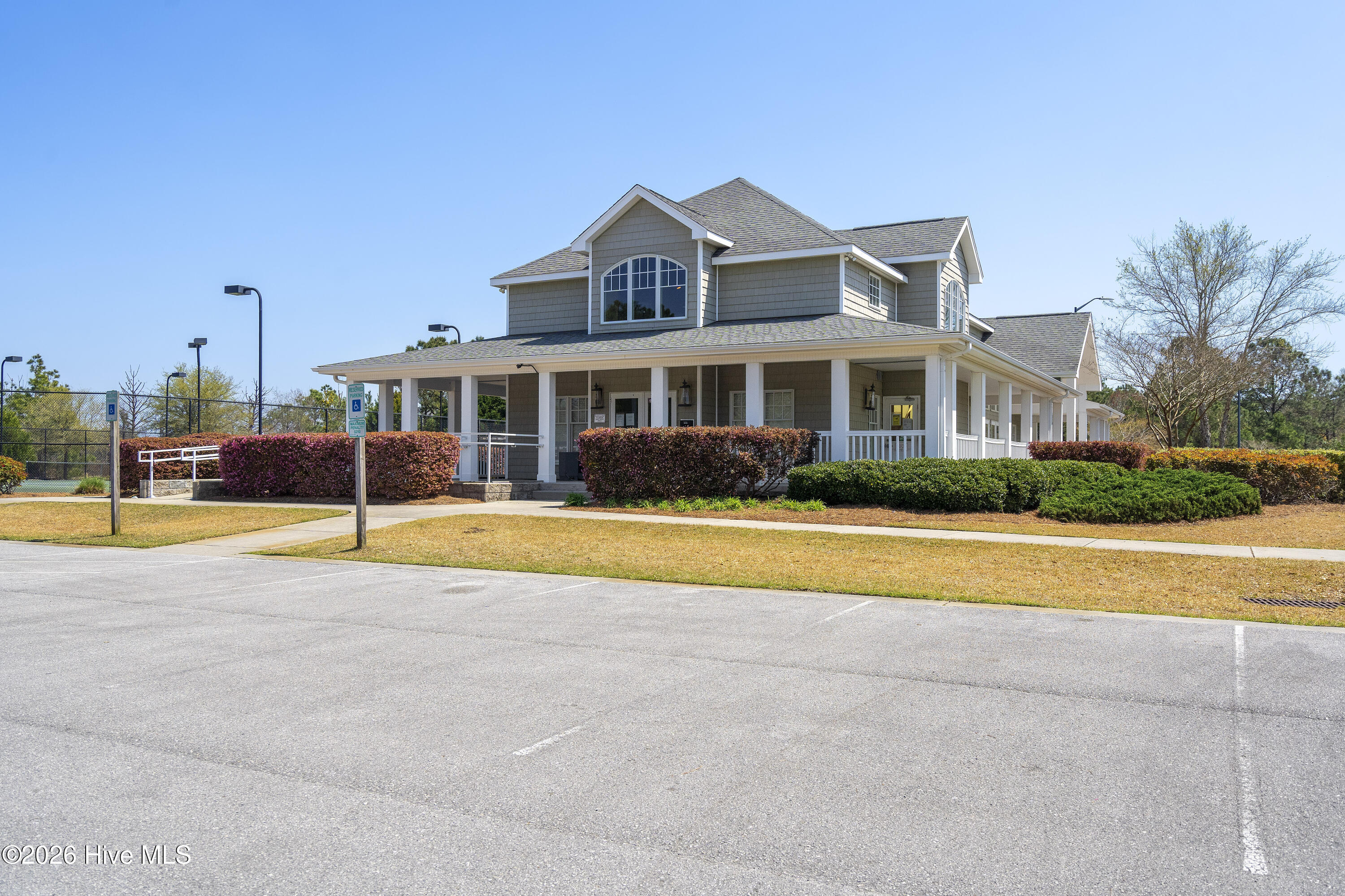 100562110 | Photo 96