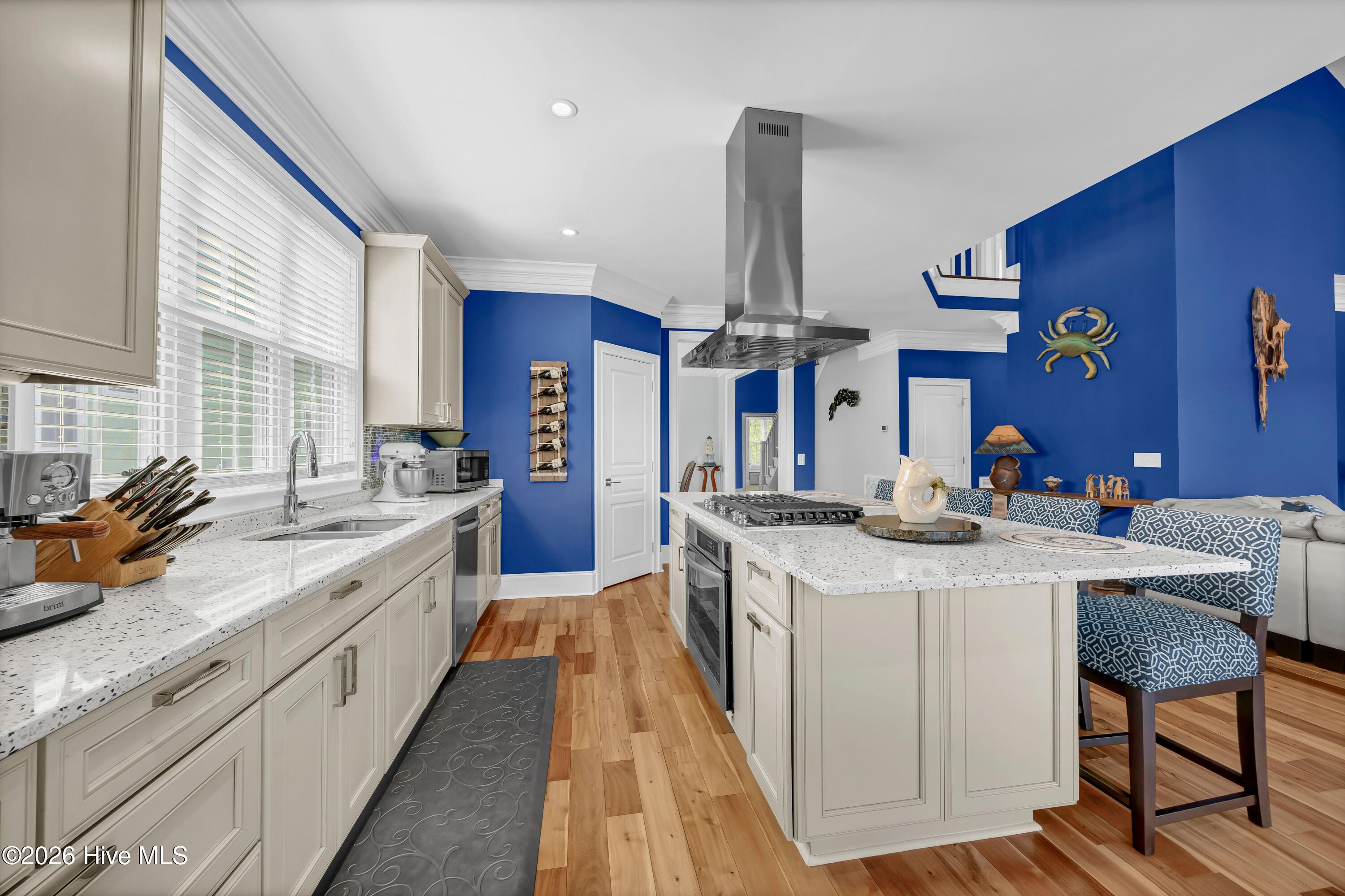 100569369 | Photo 18