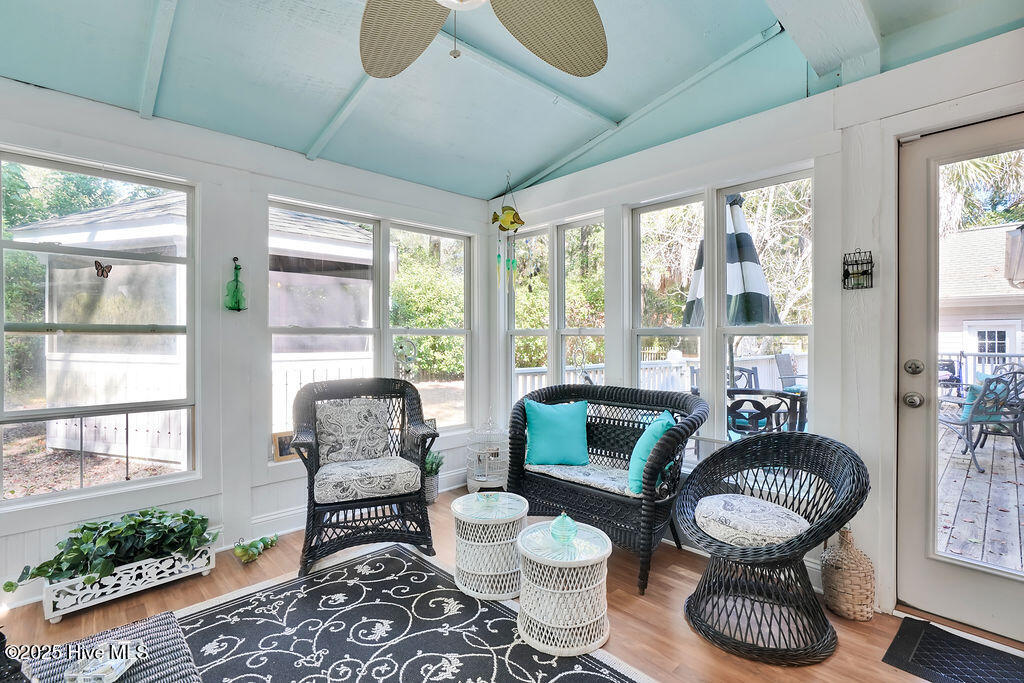 100533114 | Photo 26