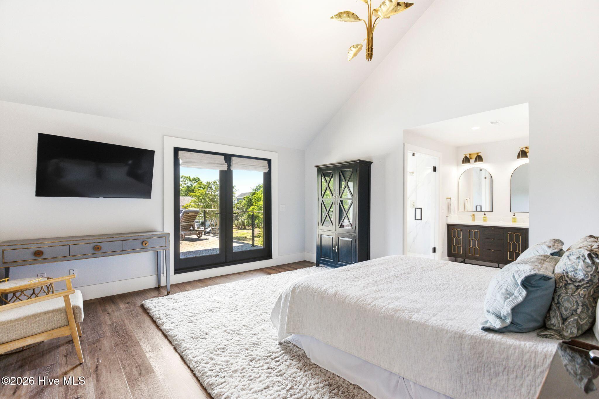 100568012 | Photo 46