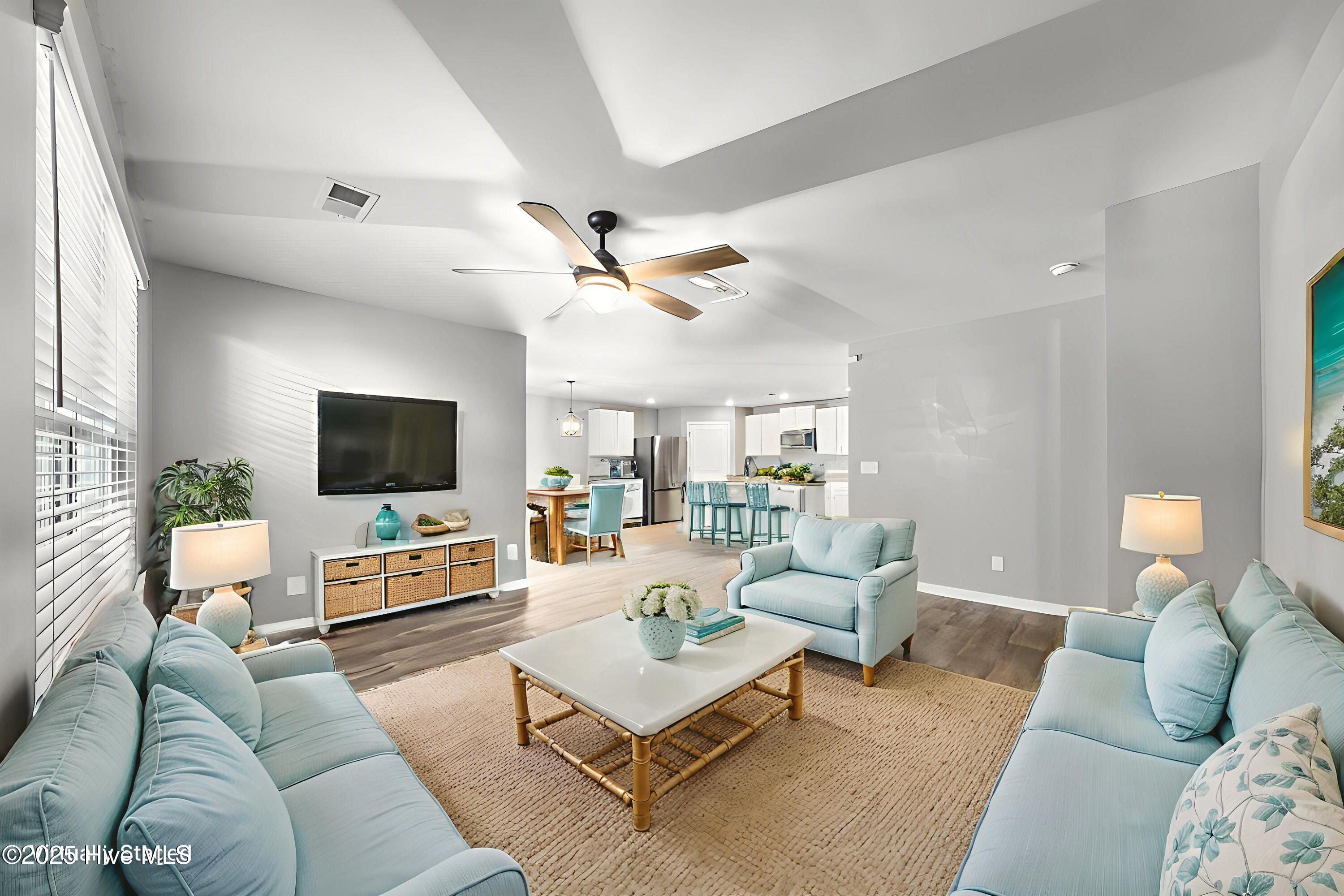 100538063 | Photo 38