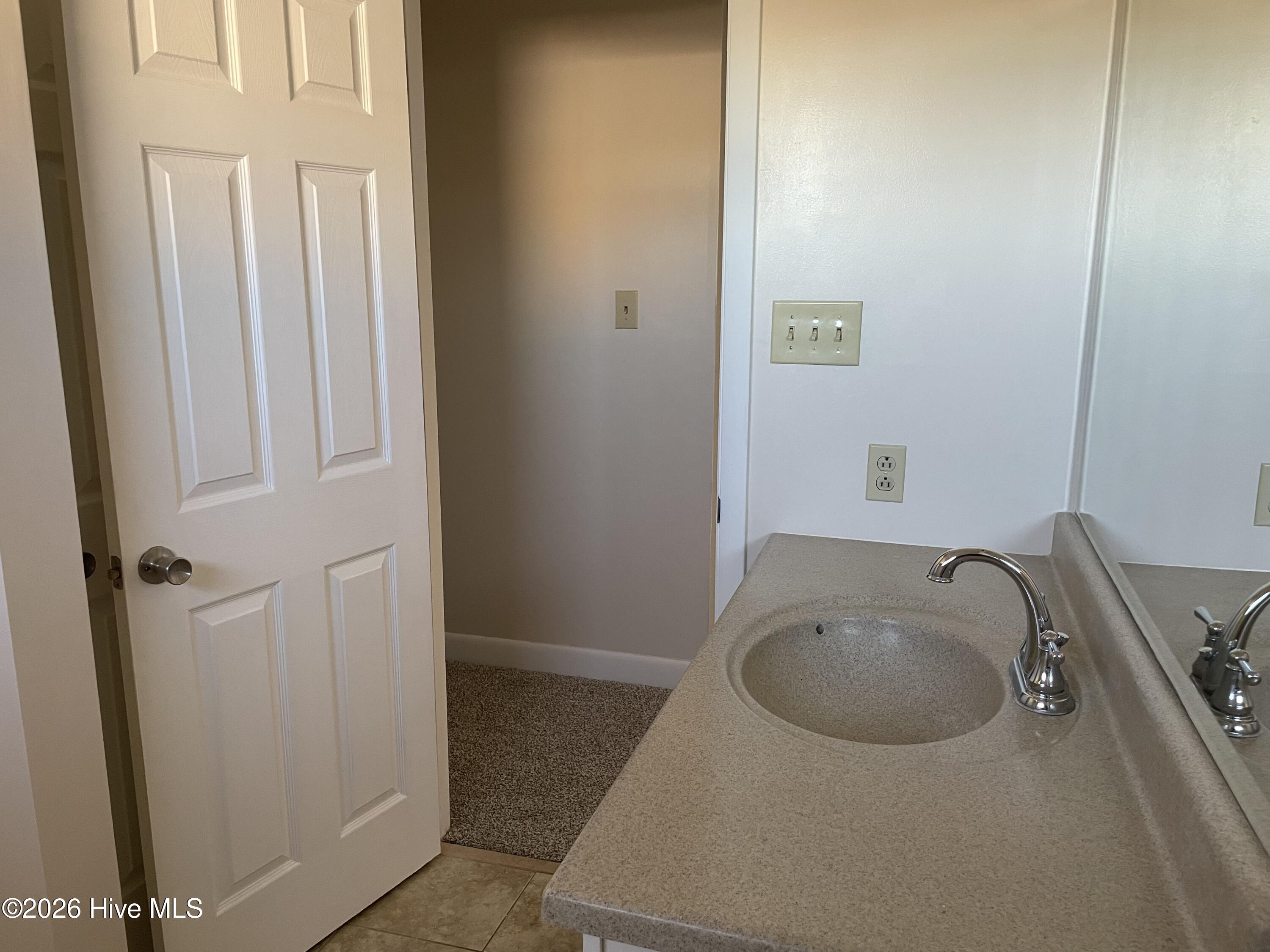 100560855 | Photo 16