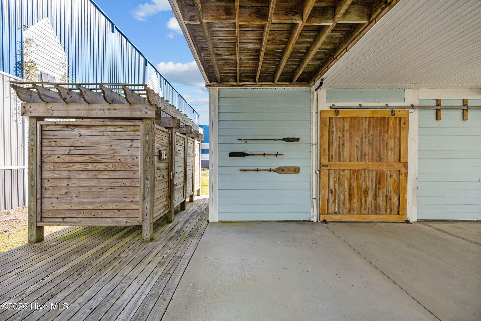 100543033 | Photo 47