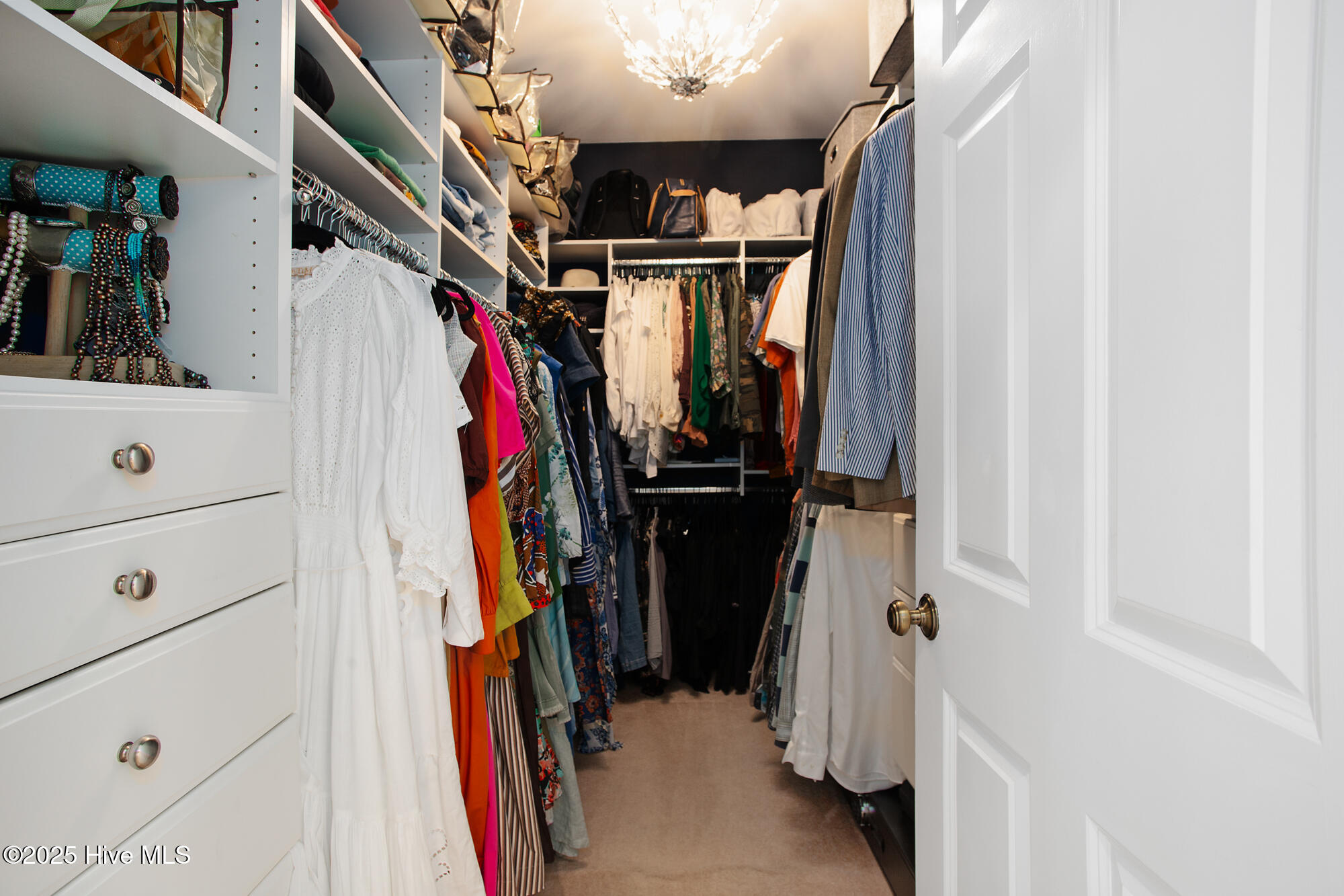 100532044 | Photo 37