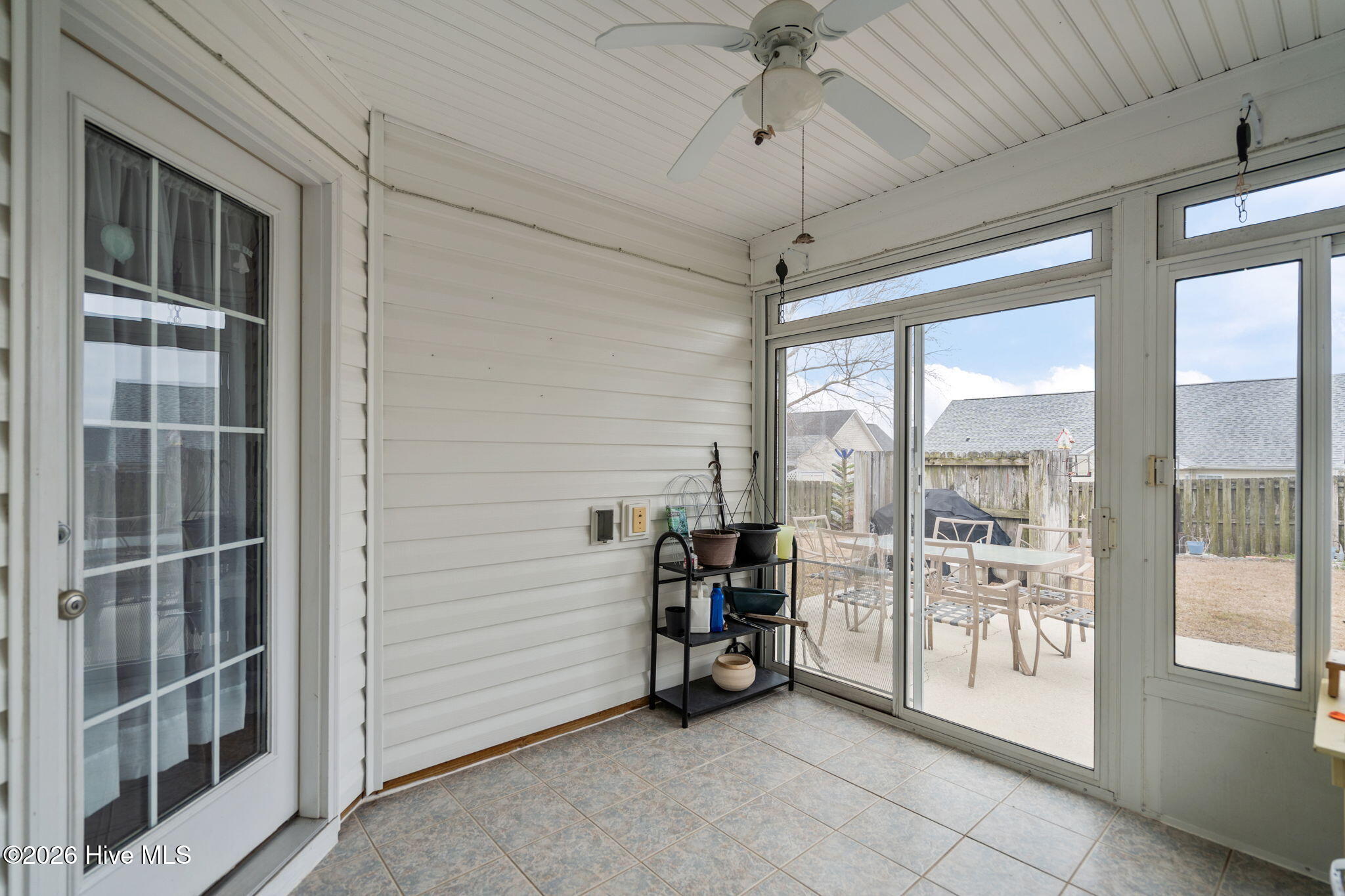 100552378 | Photo 51