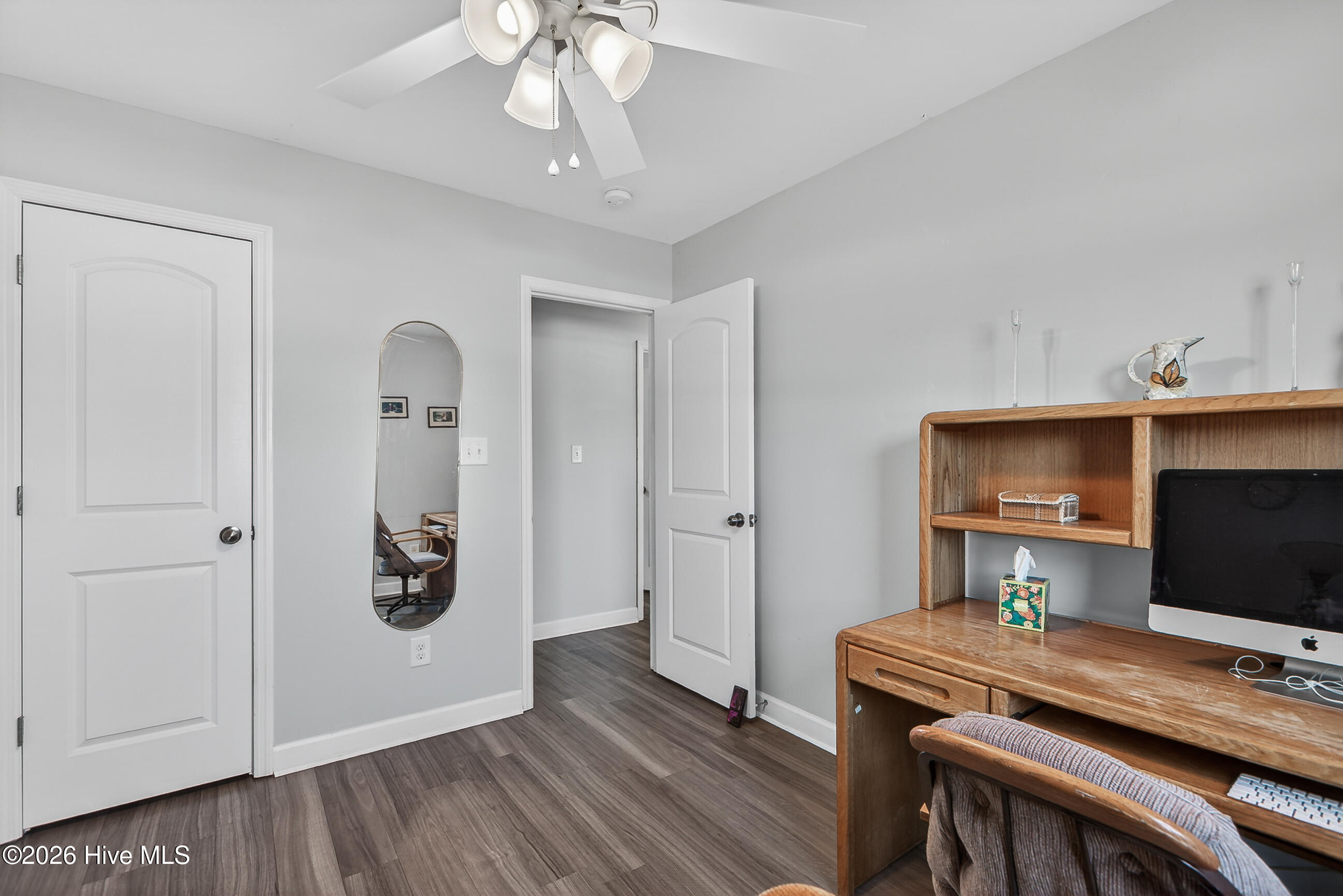 100569204 | Photo 24