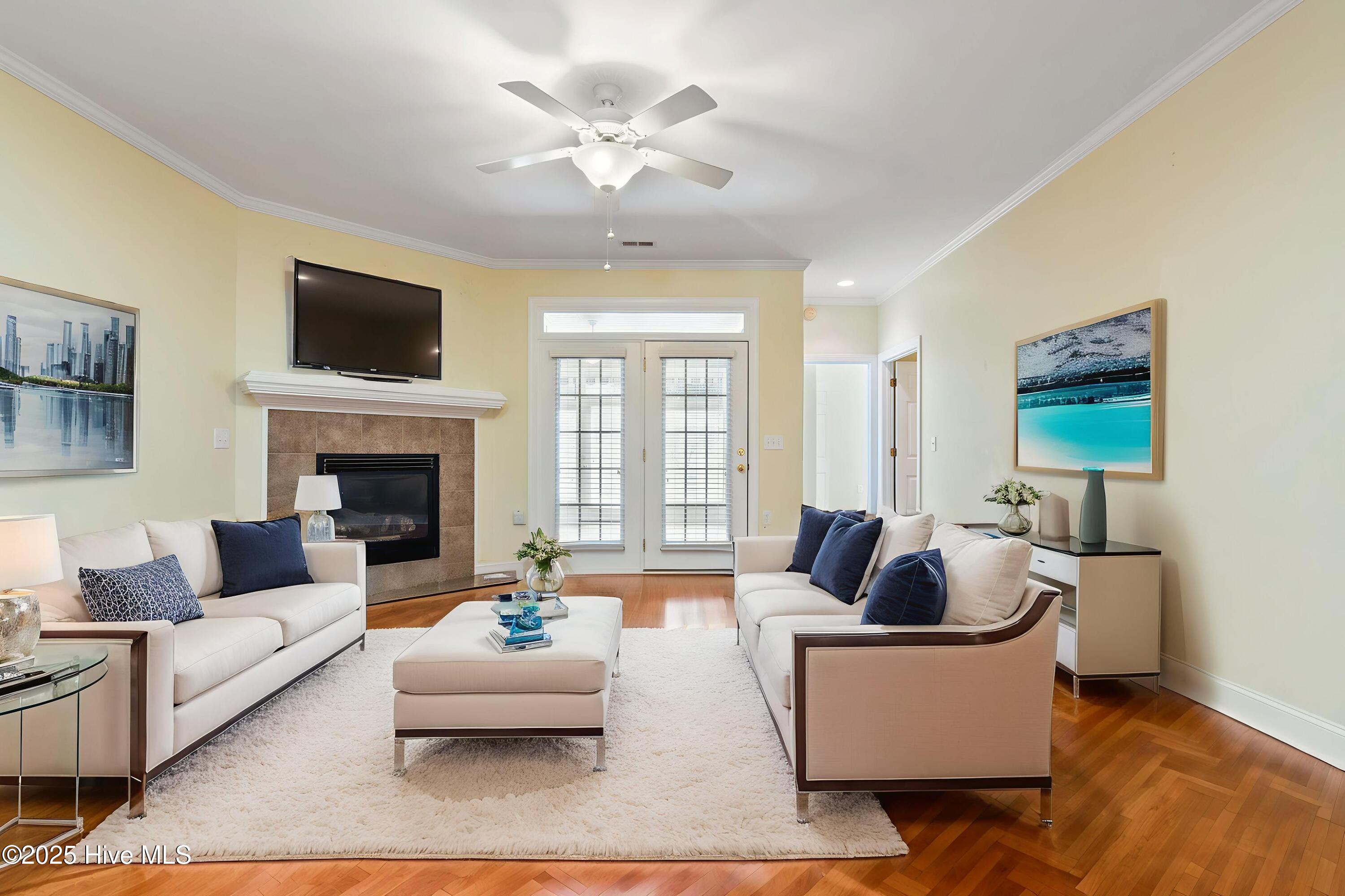 100536985 | Photo 11