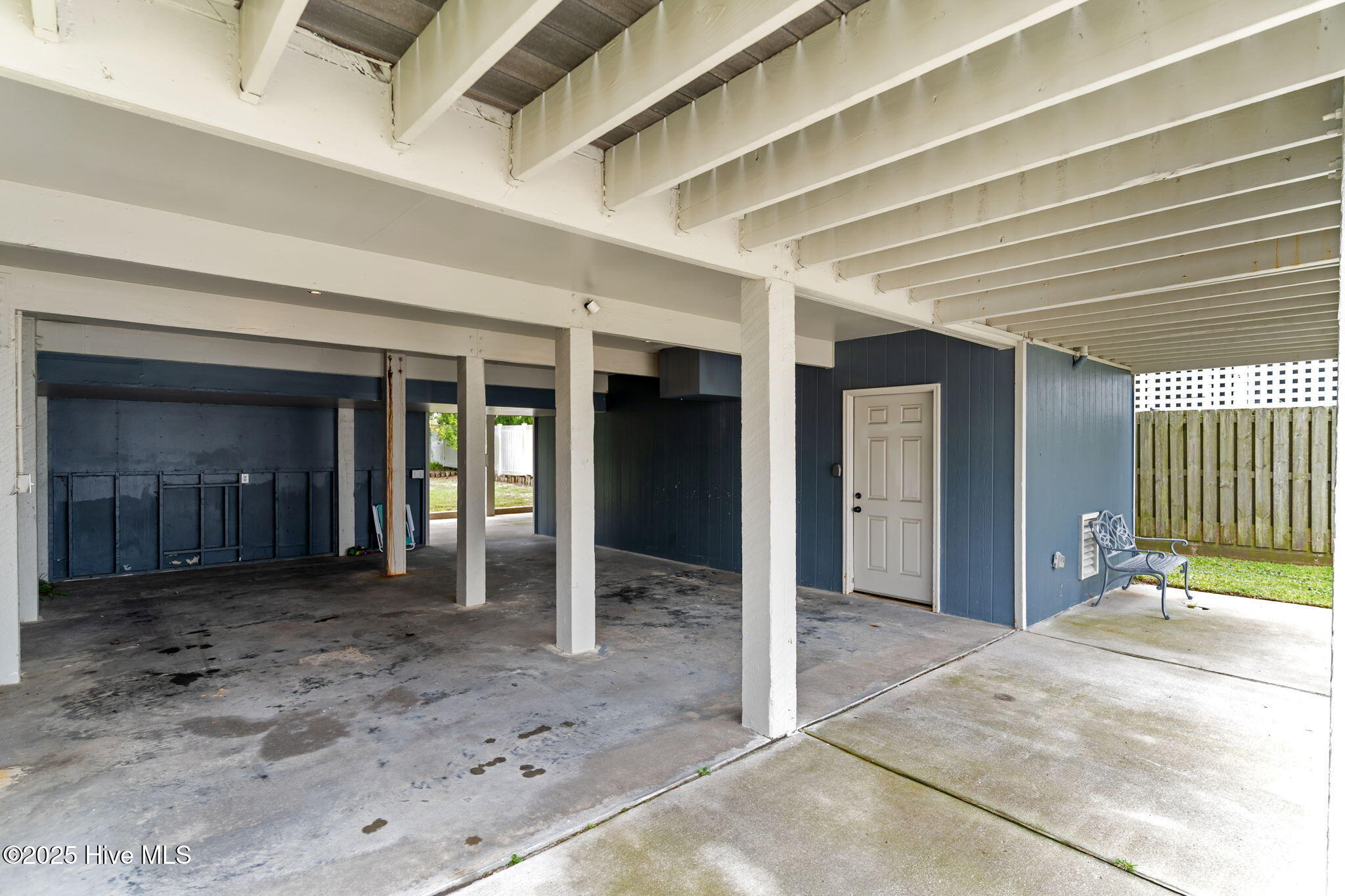 100526073 | Photo 55