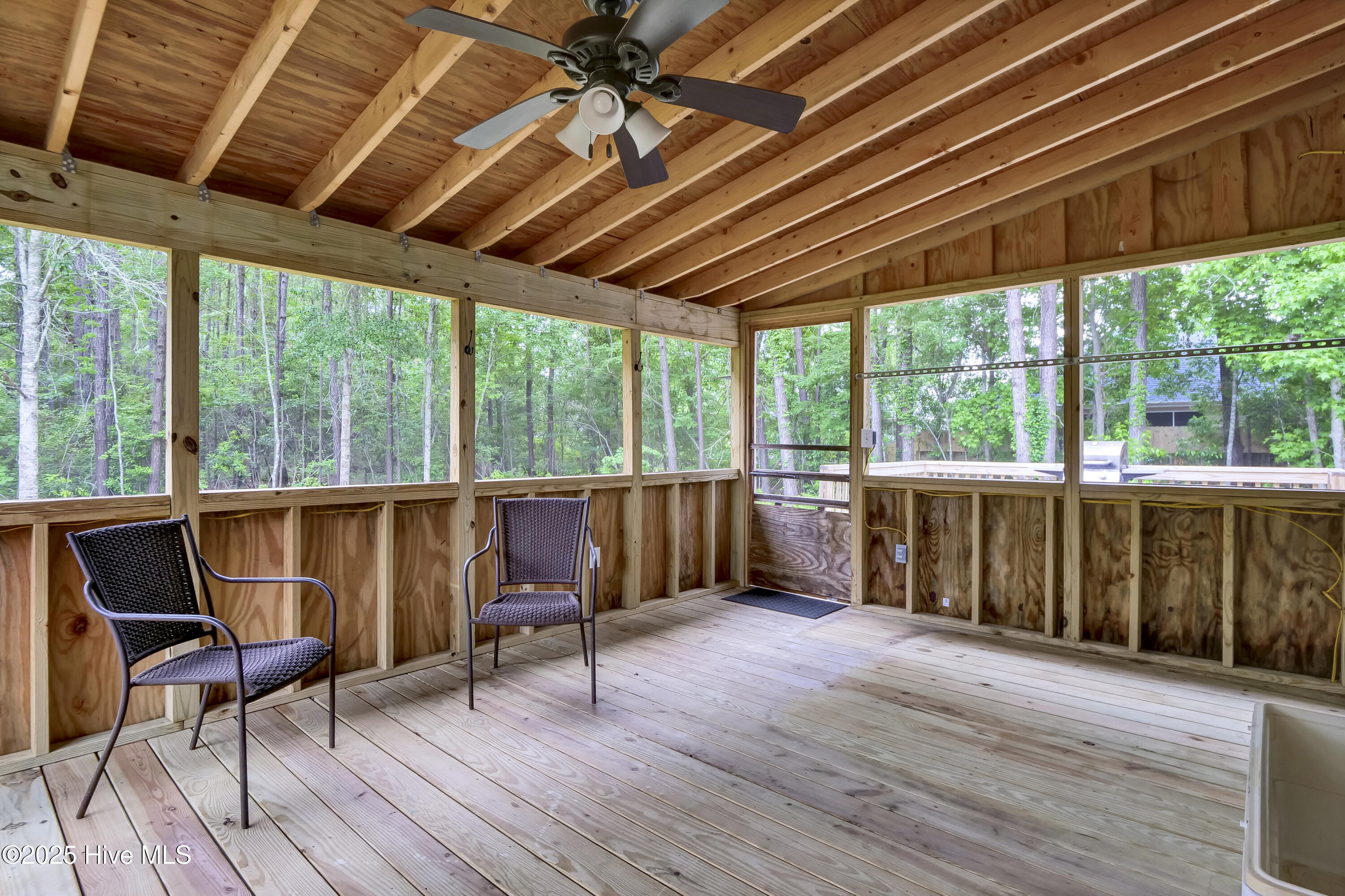 100557833 | Photo 26