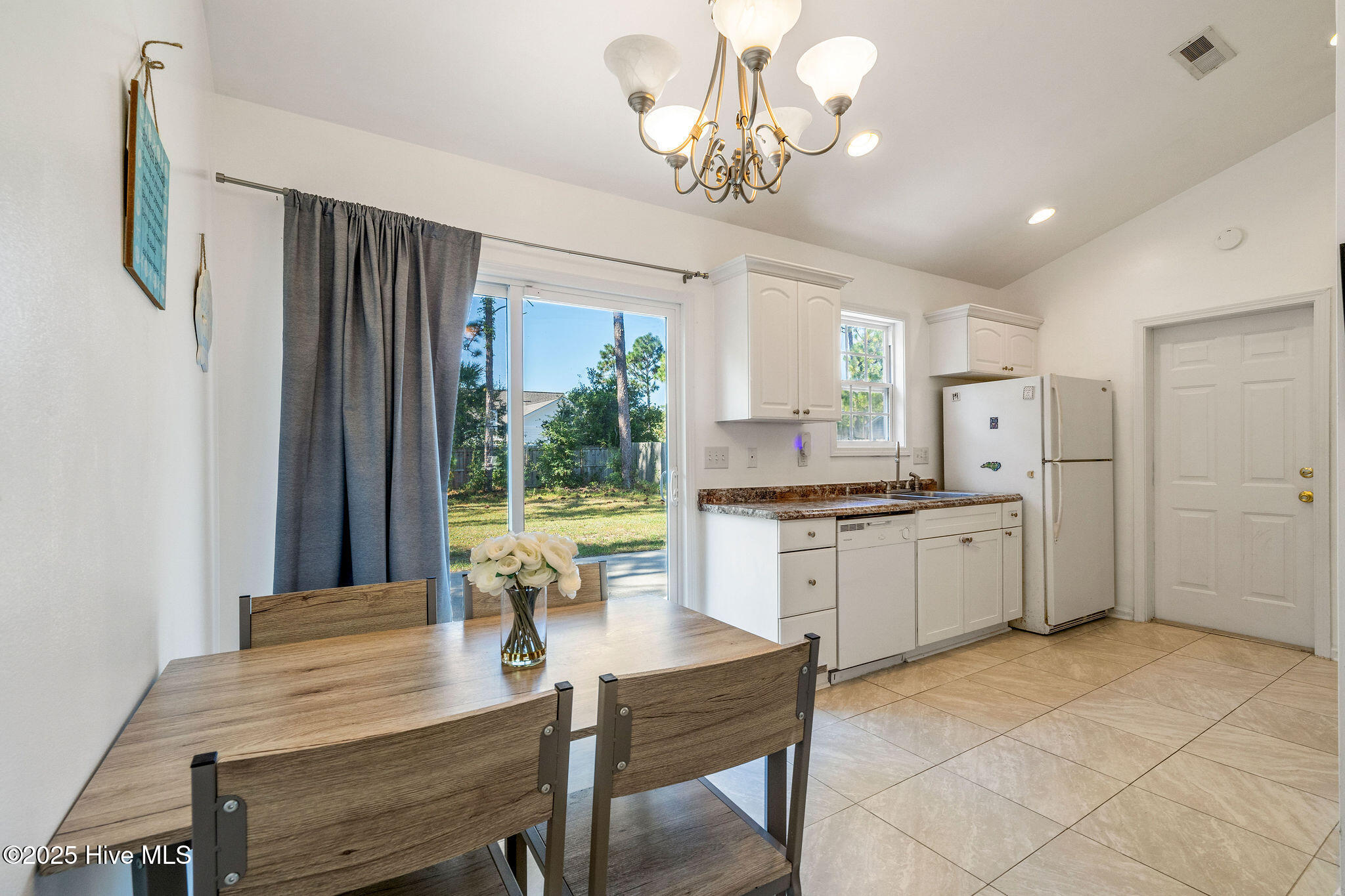 100516282 | Photo 14