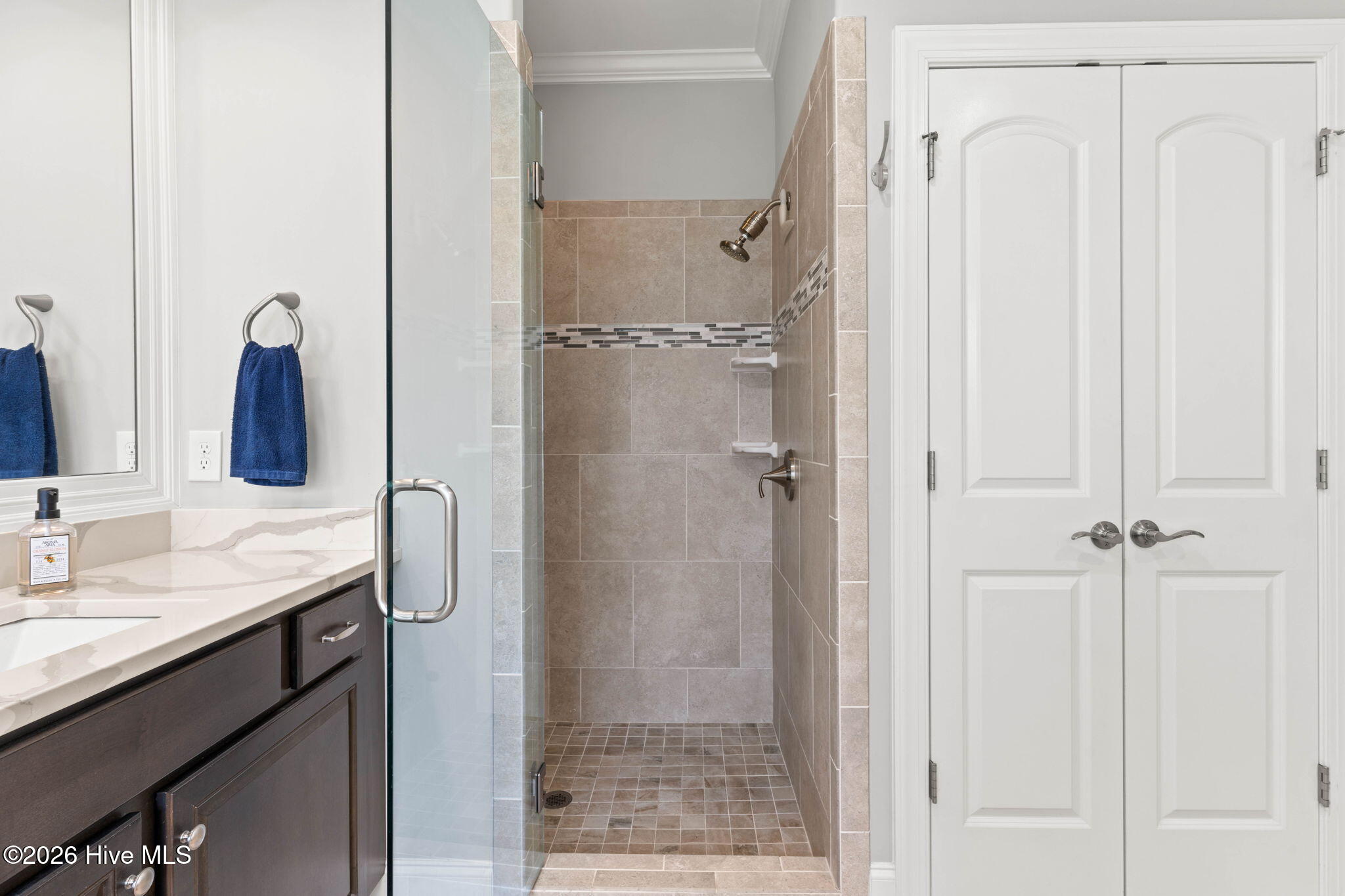 100560981 | Photo 31