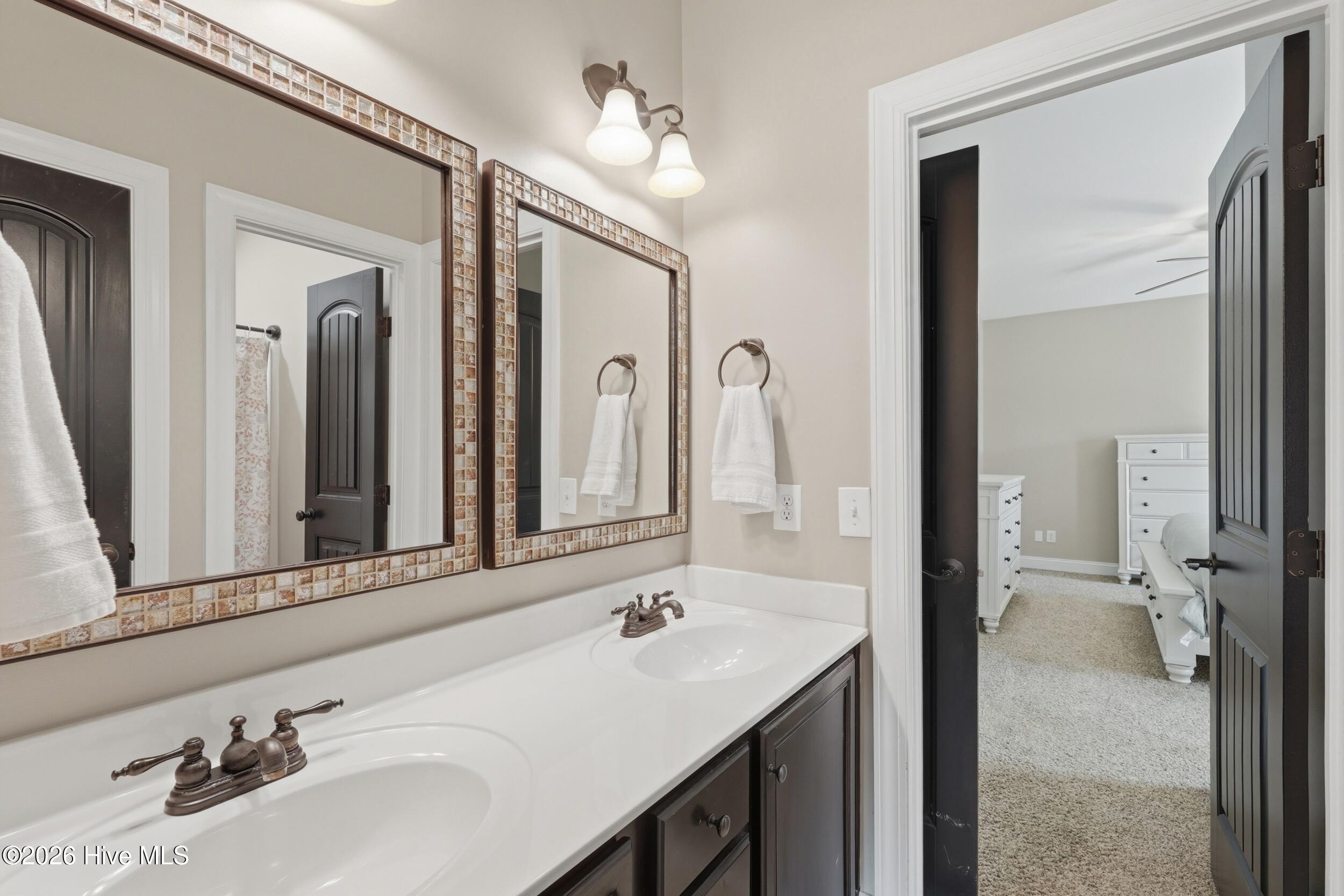 100551970 | Photo 46