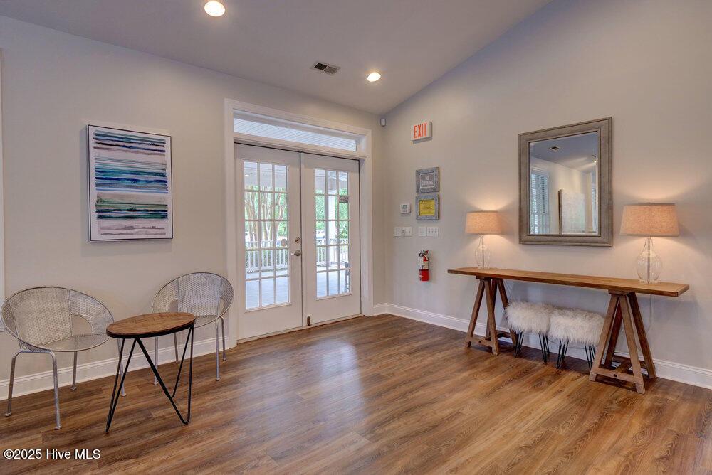 100531667 | Photo 78