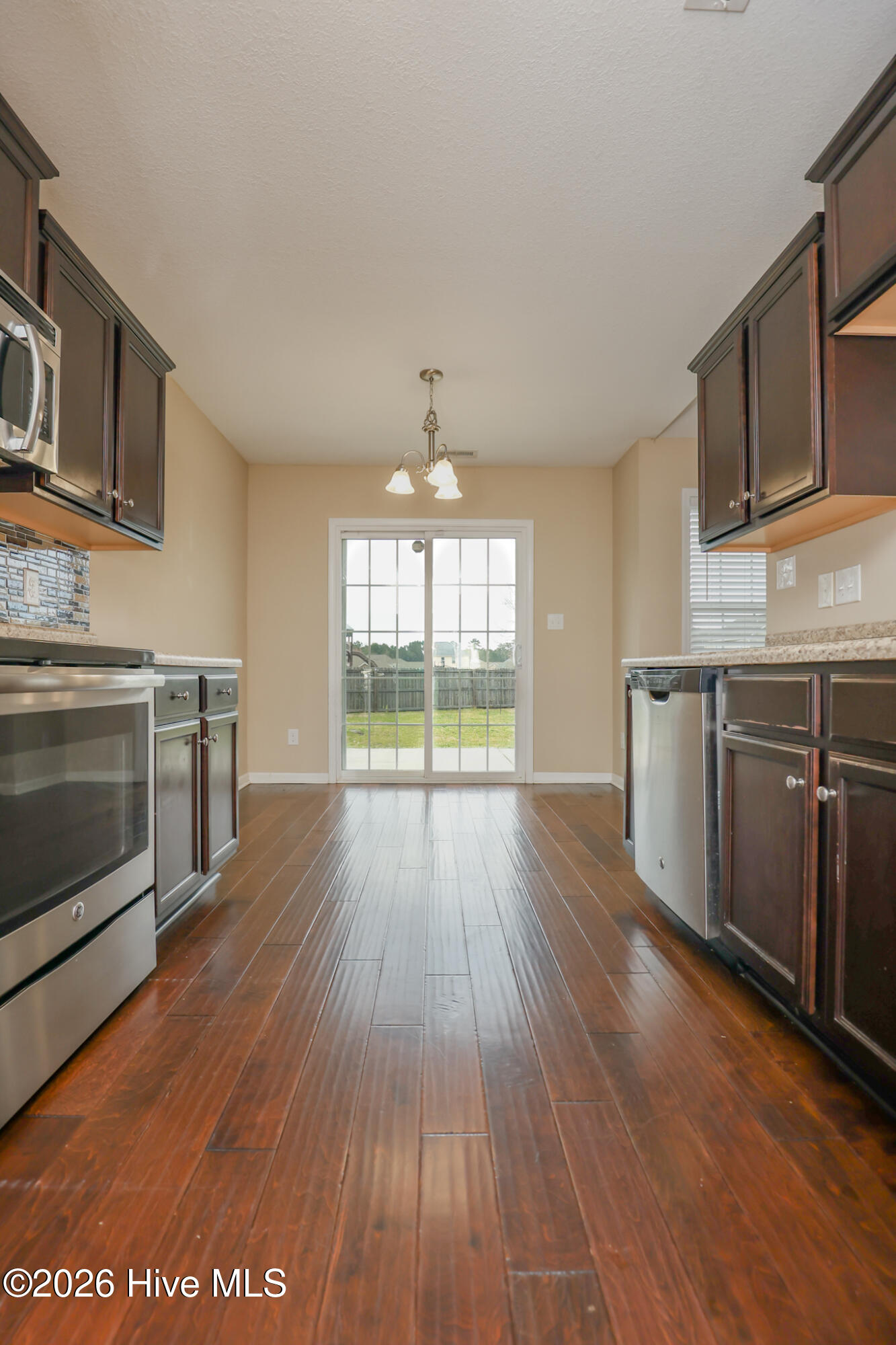 100562505 | Photo 14