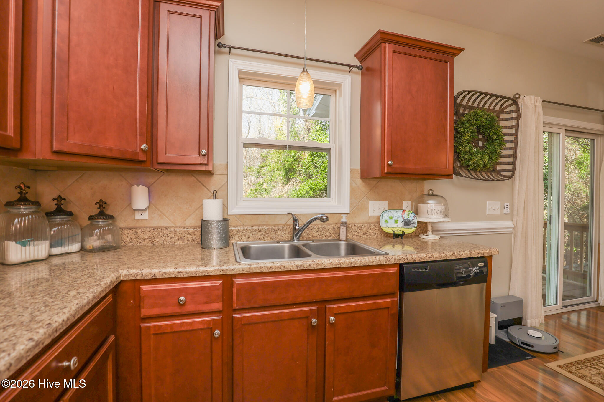 100559390 | Photo 13