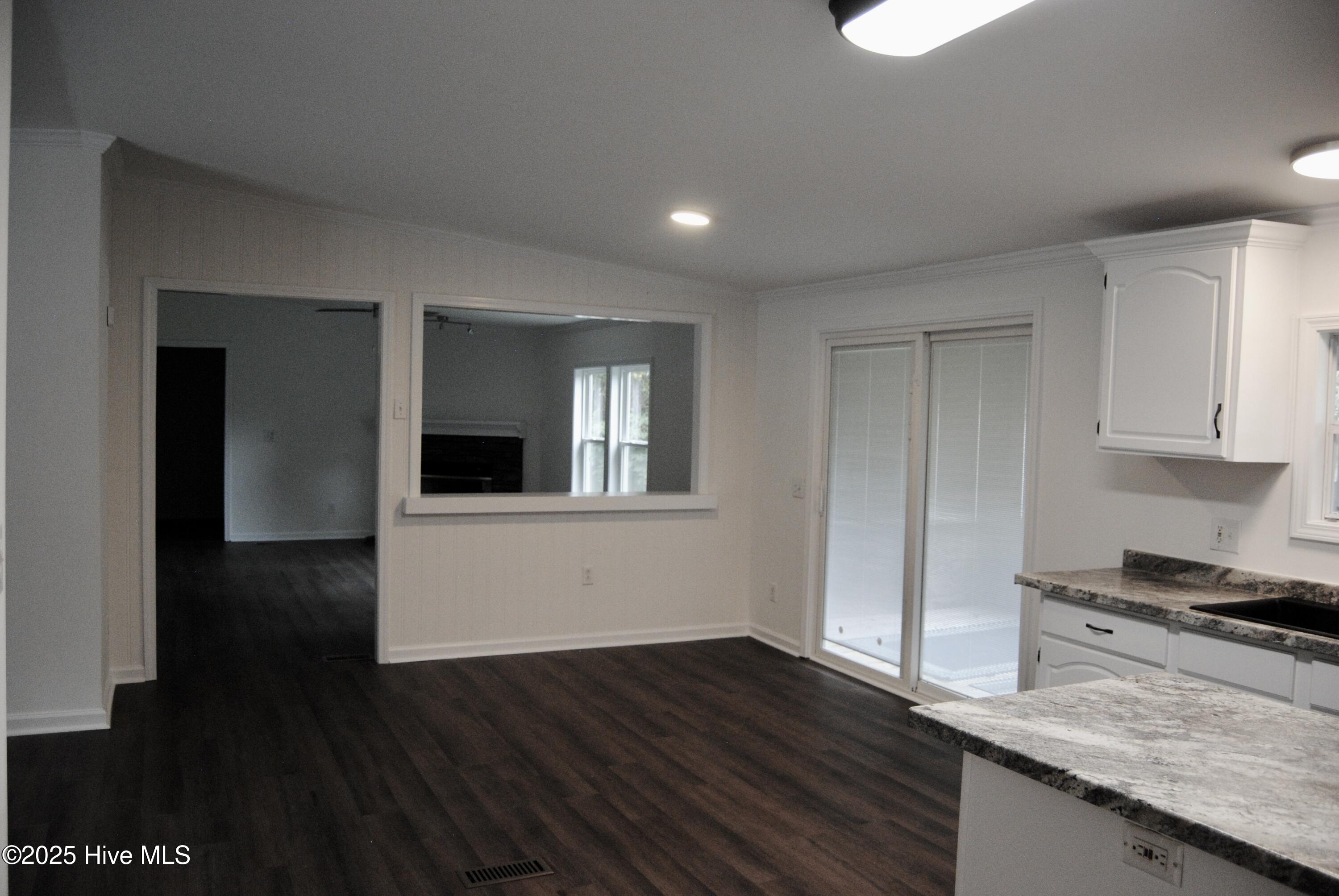 100533223 | Photo 29