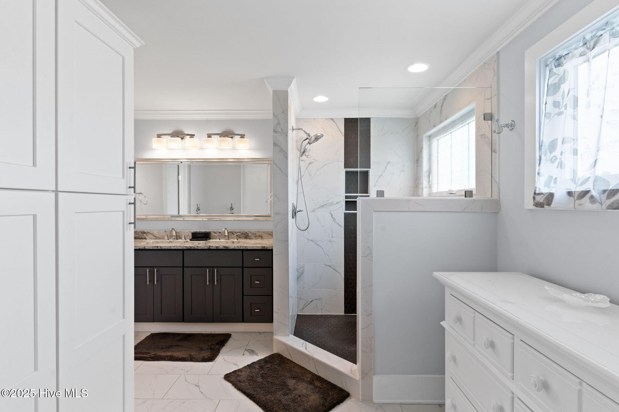 100486813 | Photo 31