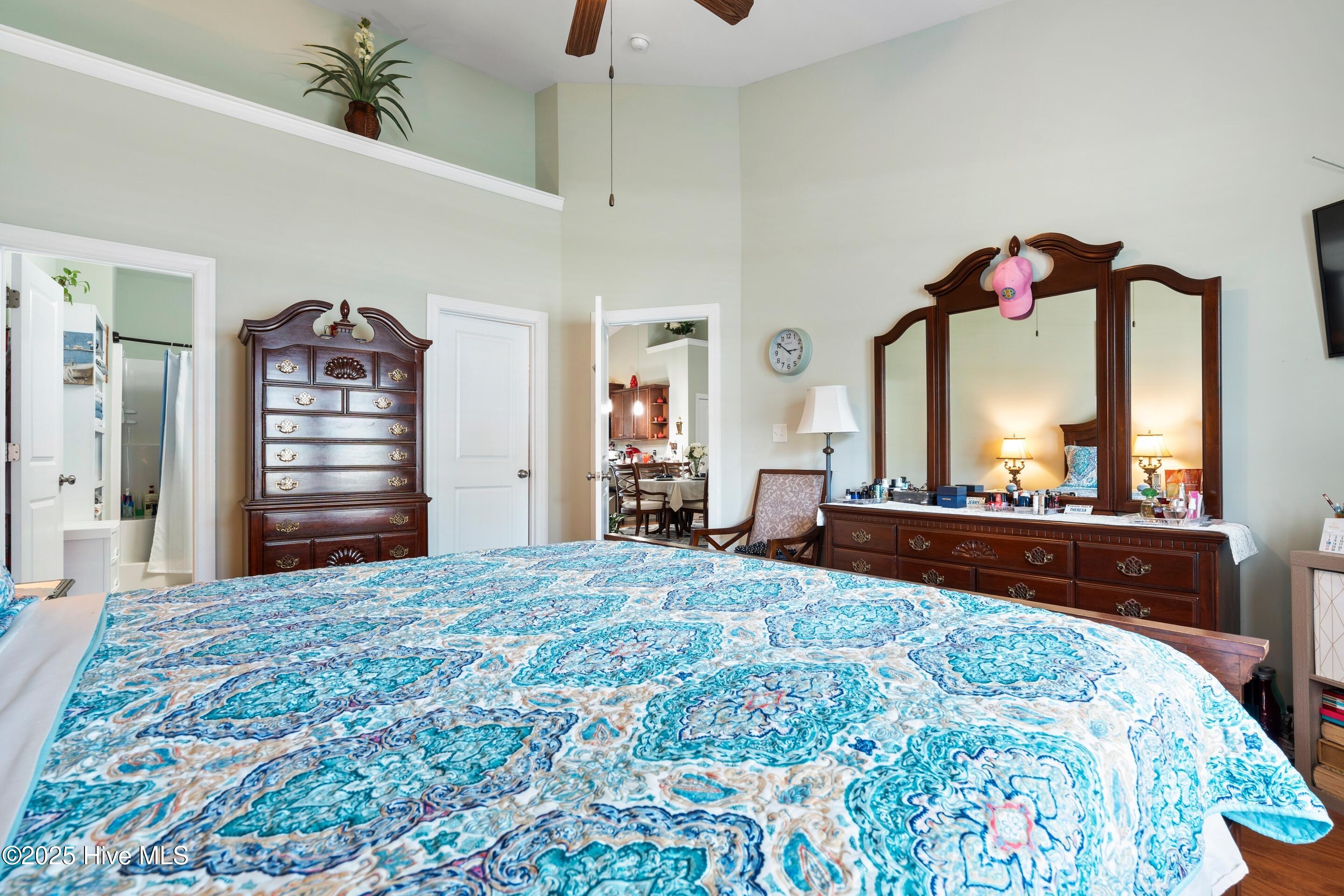 100512963 | Photo 28