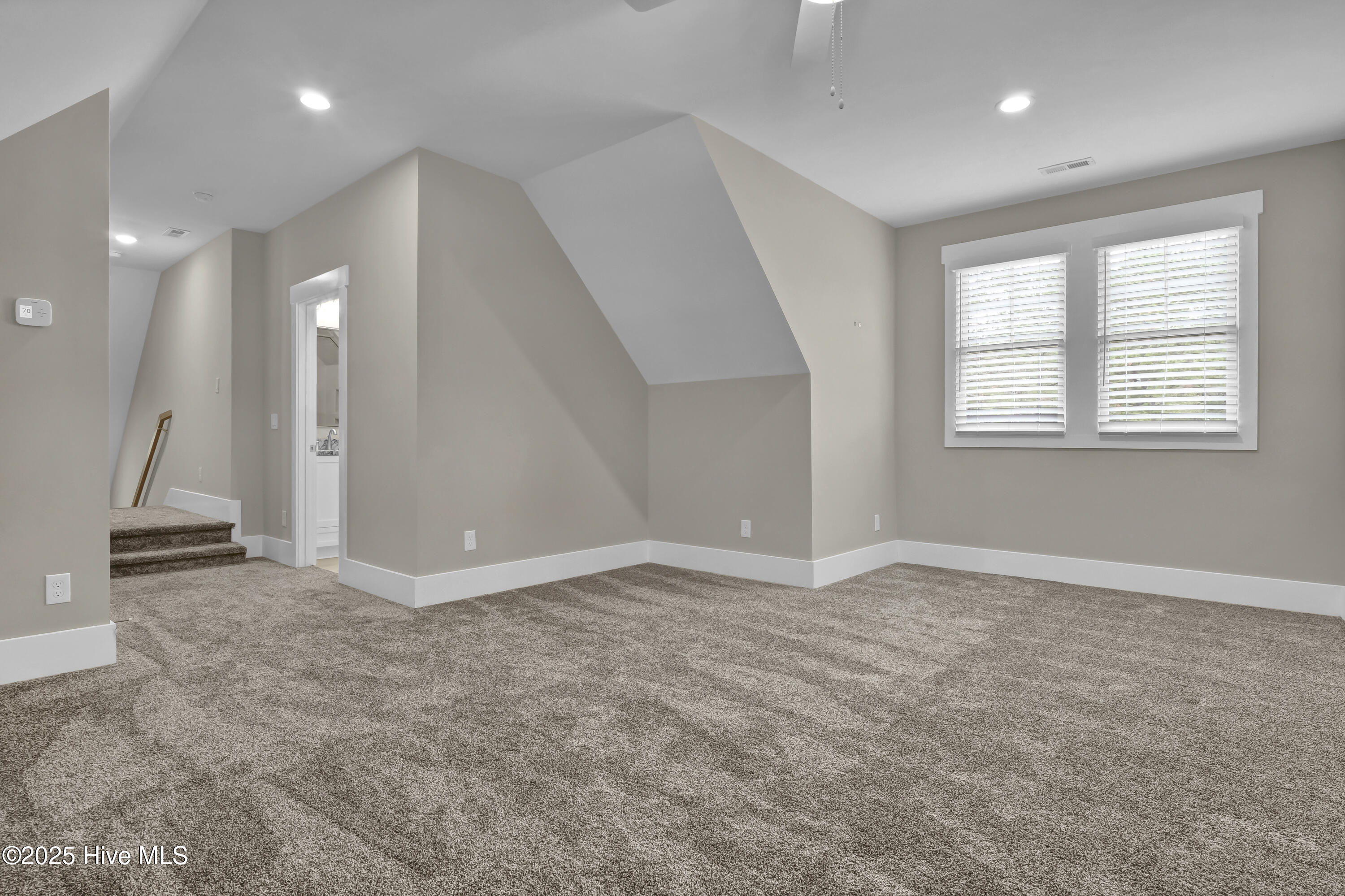 100531256 | Photo 24