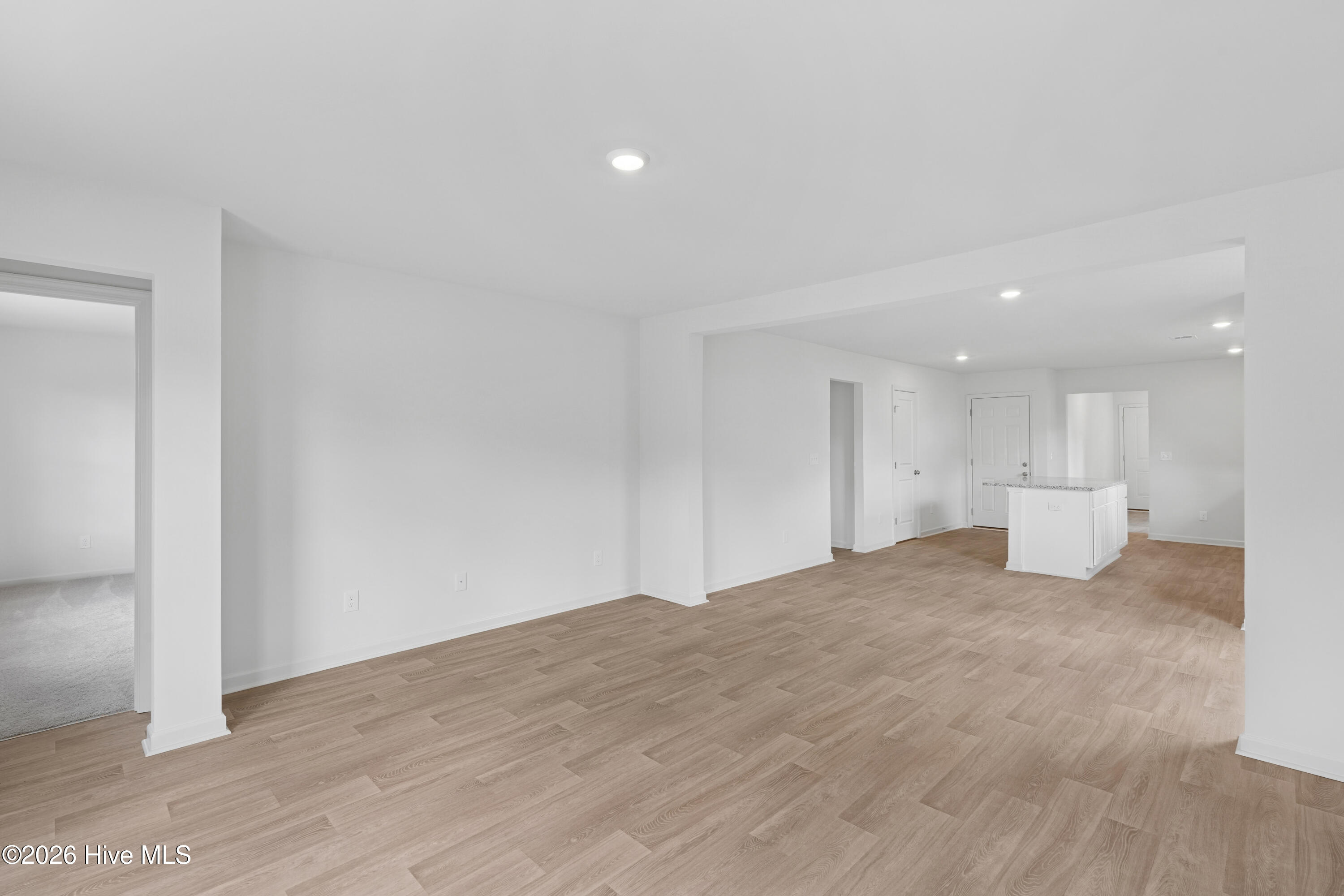 100534261 | Photo 14